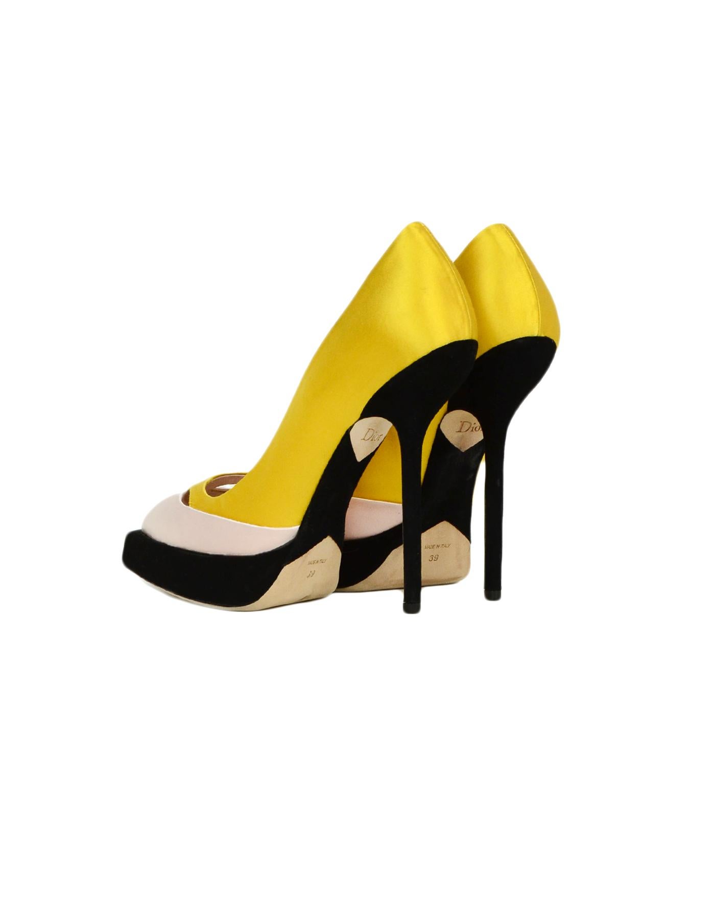 Christian Dior Yellow/Black/Pink Satin Platform Pumps sz 39 In Excellent Condition In New York, NY
