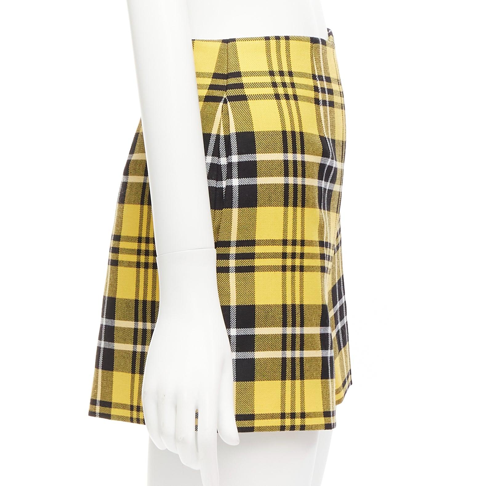 Short large à taille haute en laine vierge à carreaux jaunes CHRISTIAN DIOR FR32 XXS Pour femmes en vente