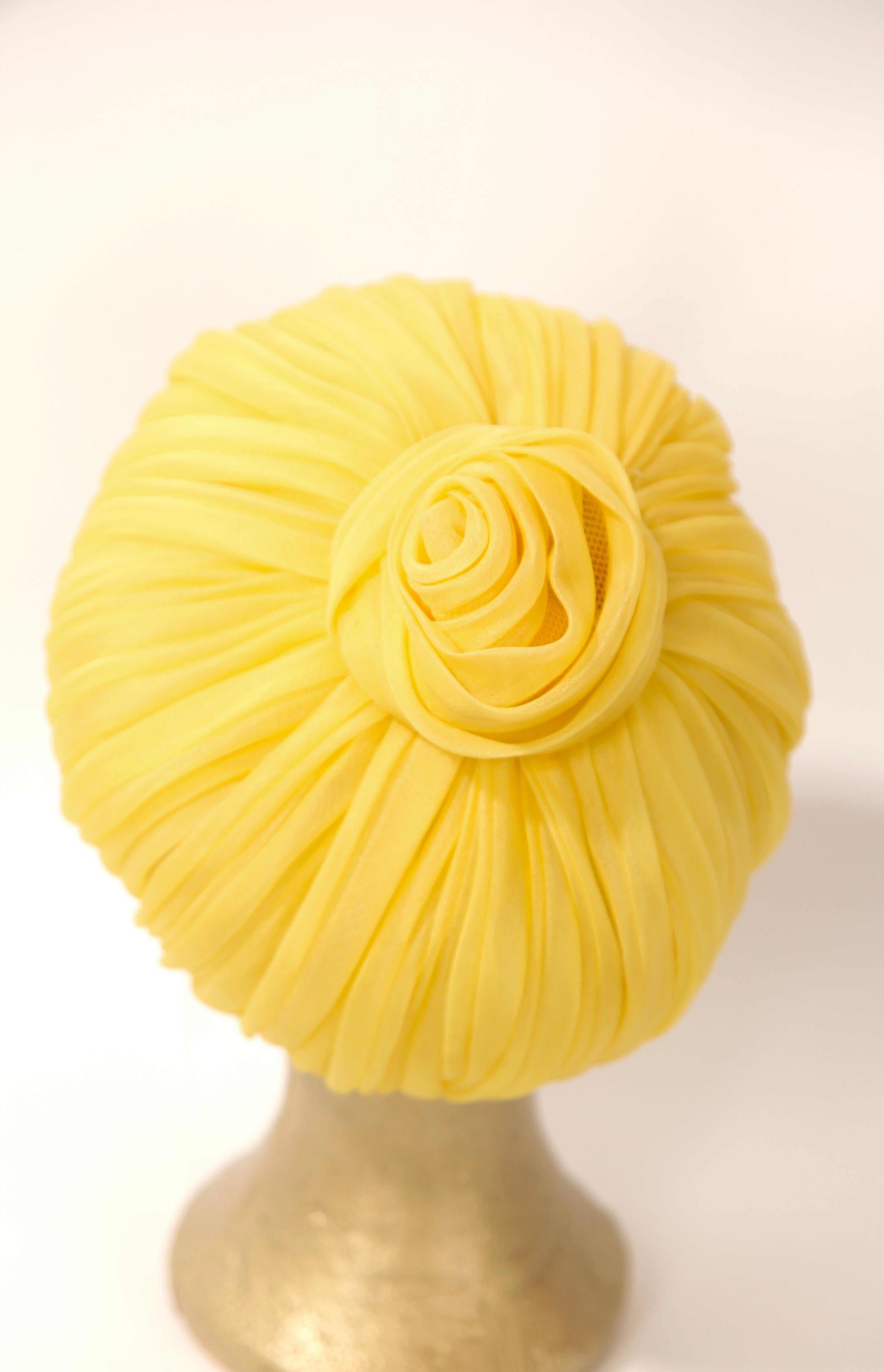 Christian Dior yellow pleated pillbox  style hat. C. 1960s For Sale 1