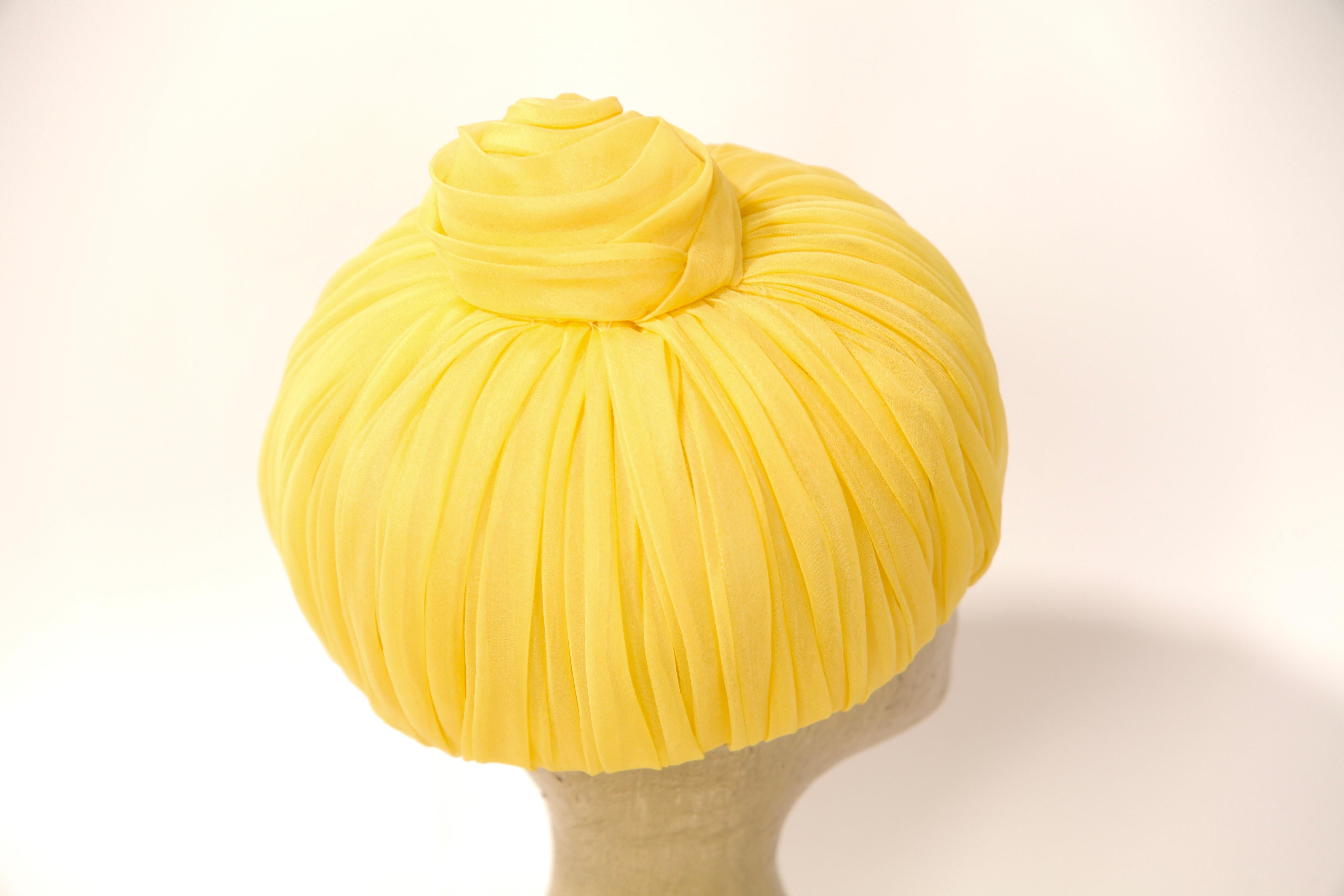Christian Dior yellow pleated pillbox  style hat. C. 1960s For Sale 2