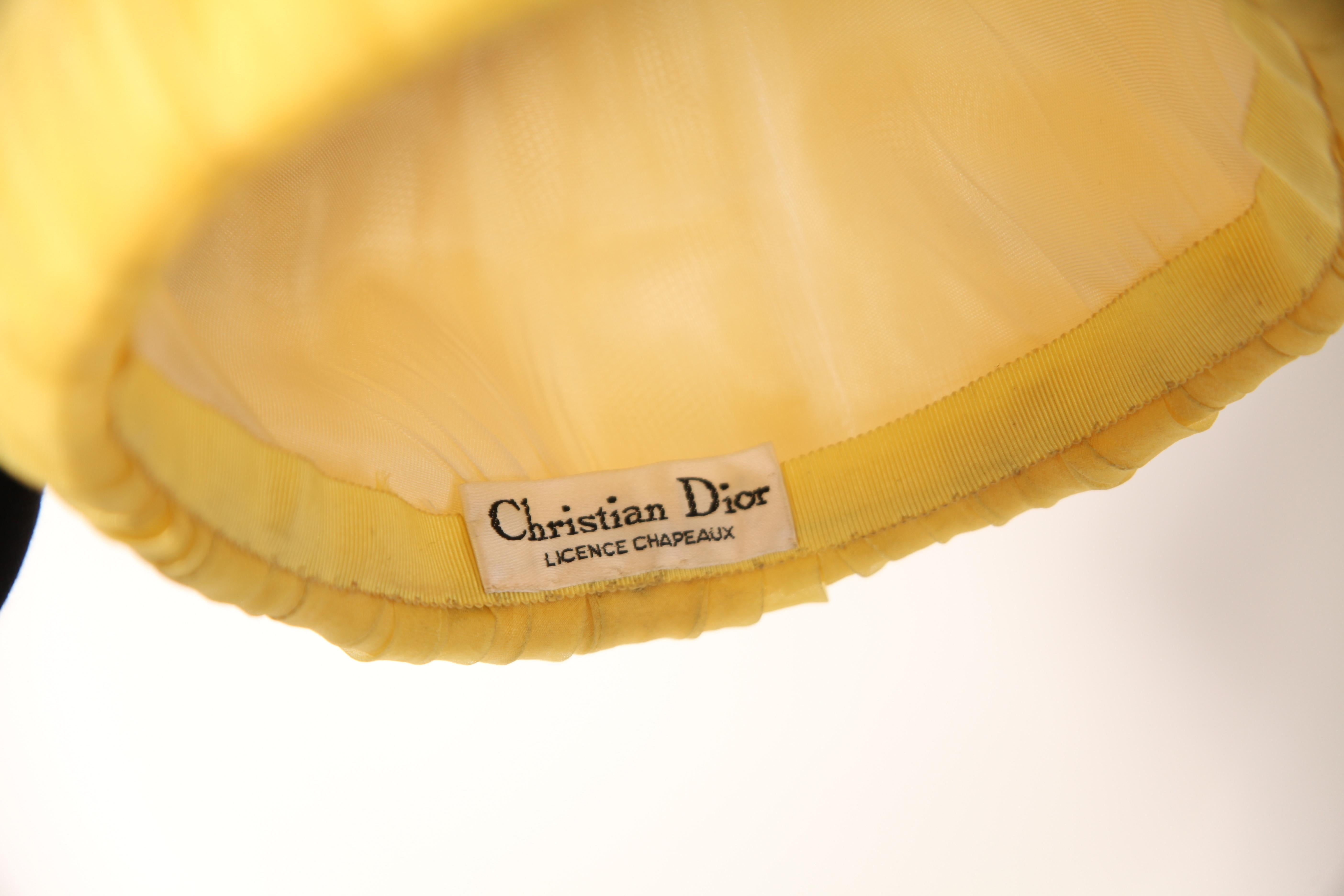Christian Dior yellow pleated pillbox  style hat. C. 1960s For Sale 3