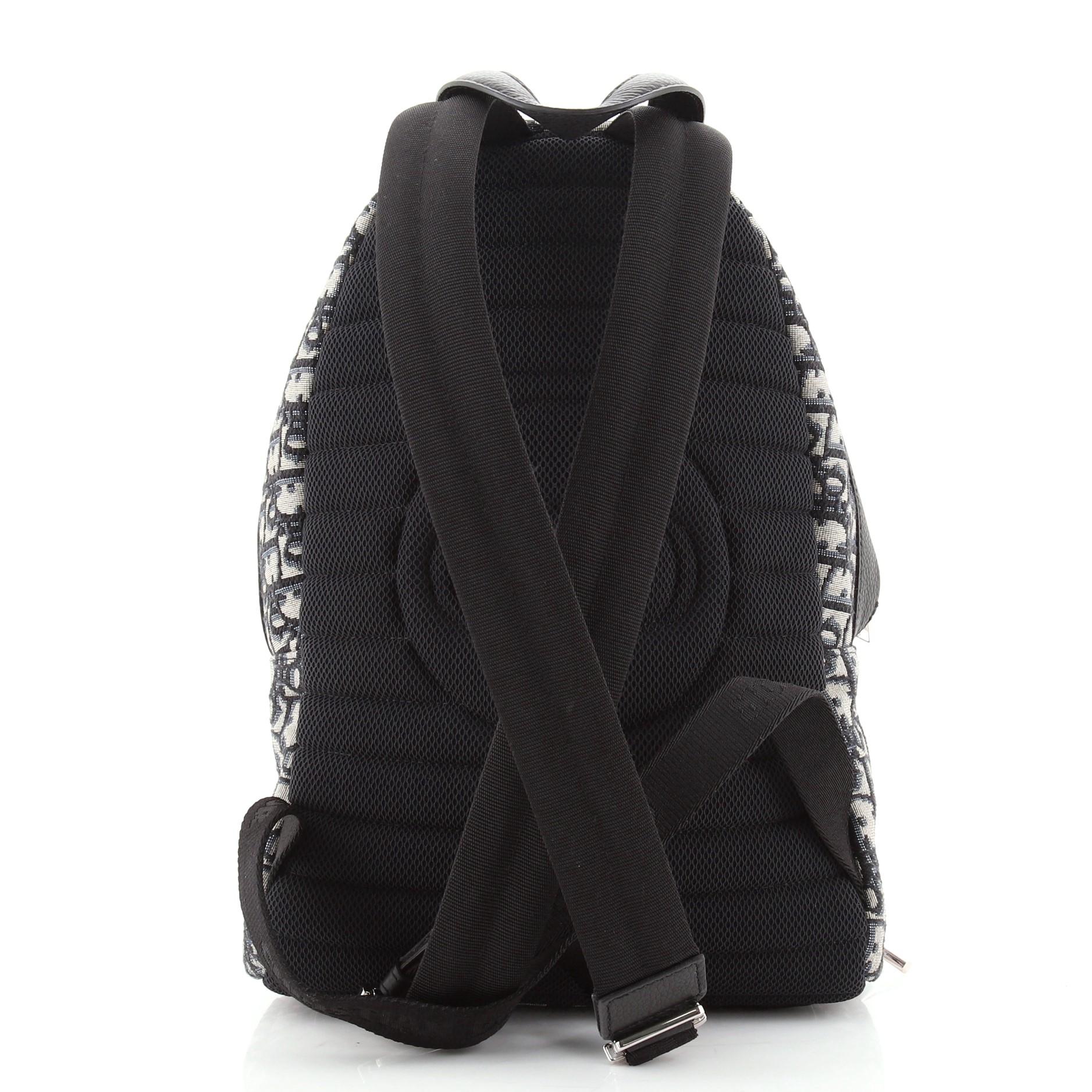 Christian Dior Rucksack mit Rundum-Reißverschluss Oblique Canvas Small im Zustand „Gut“ in NY, NY