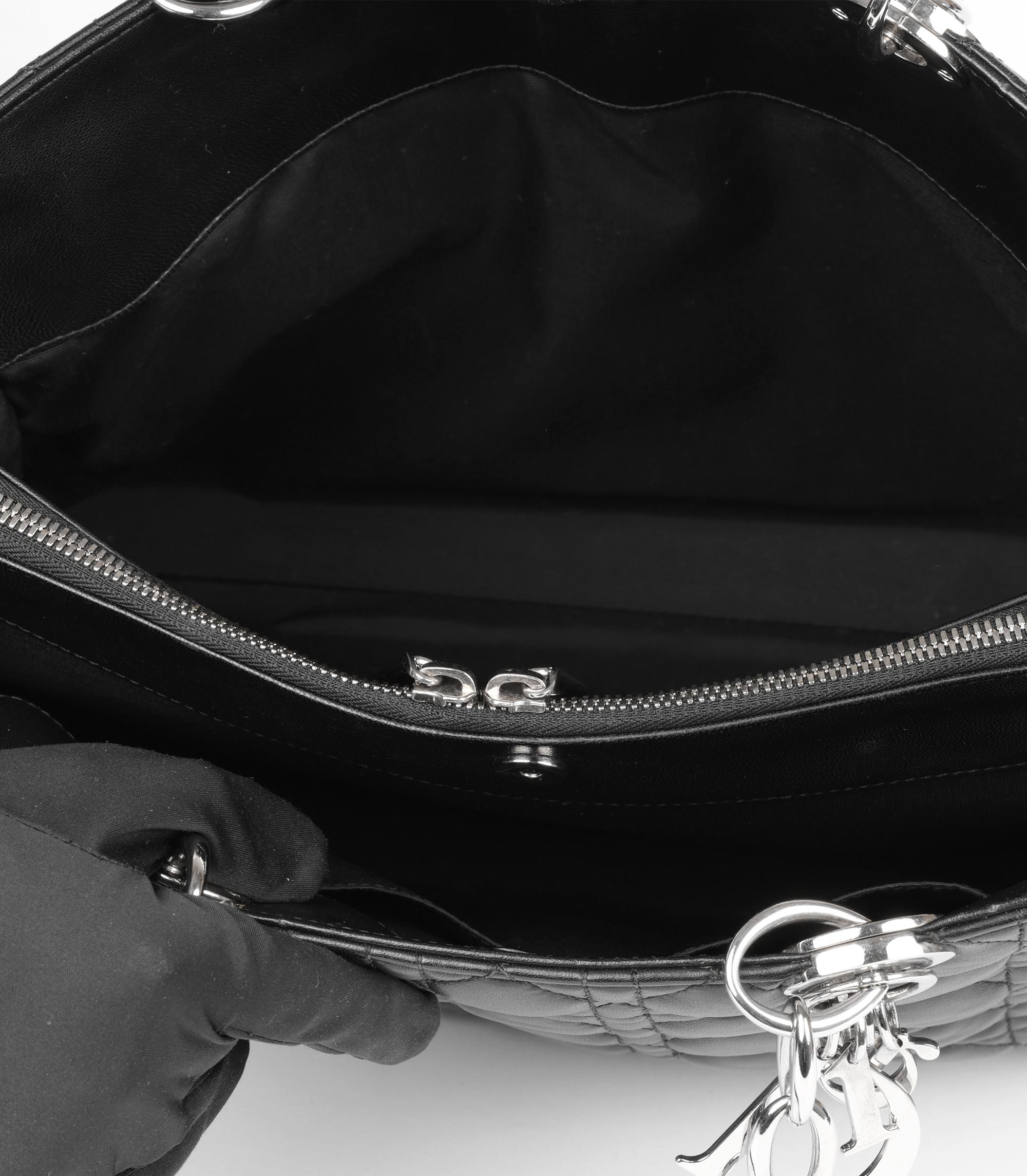 Christian Dior	Schwarz Cannage Gestepptes Lammleder Großes Weiches Lady Dior Tote im Angebot 3