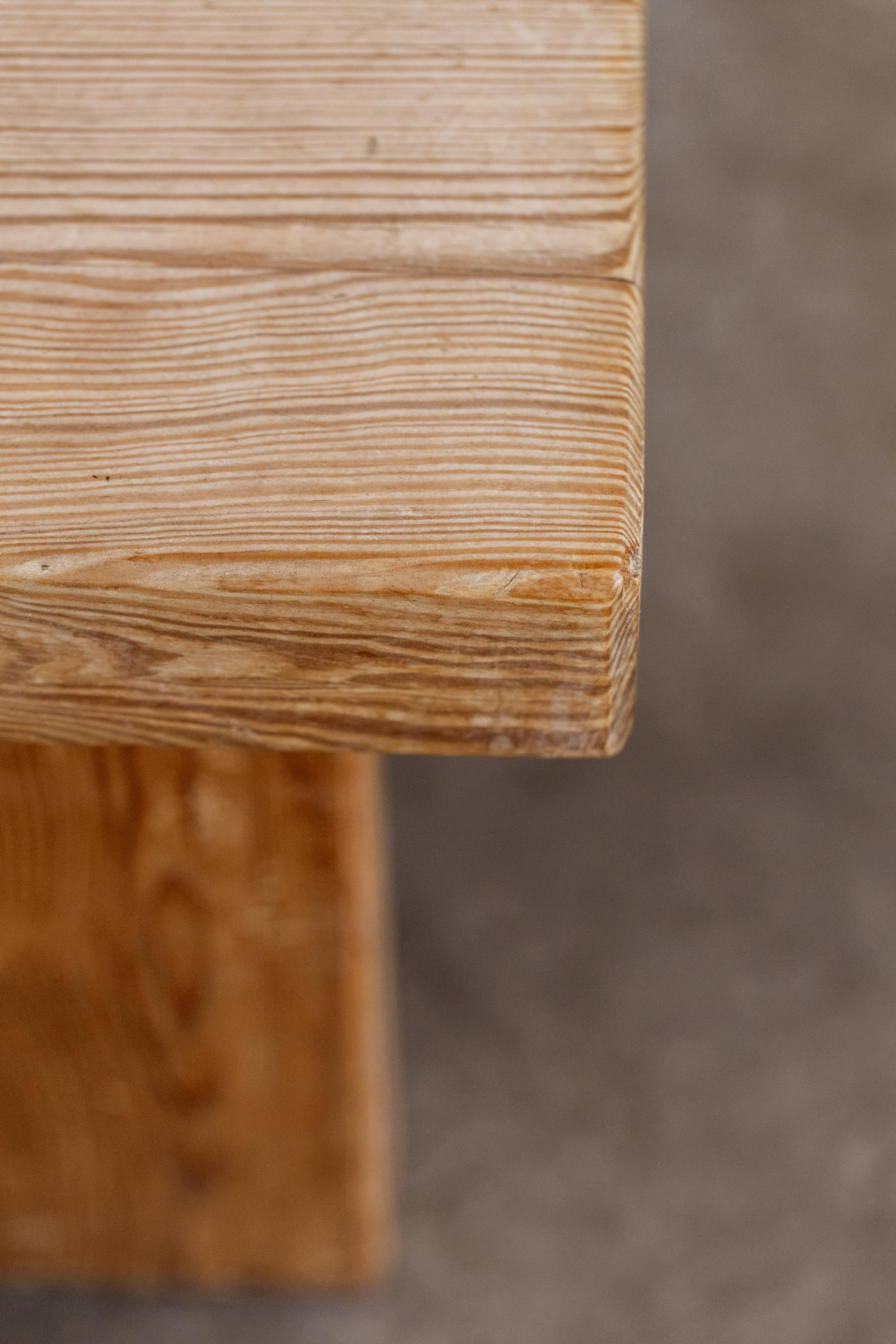 Table basse massive en bois de pin de Christian Durupt, France, 1965 en vente 3