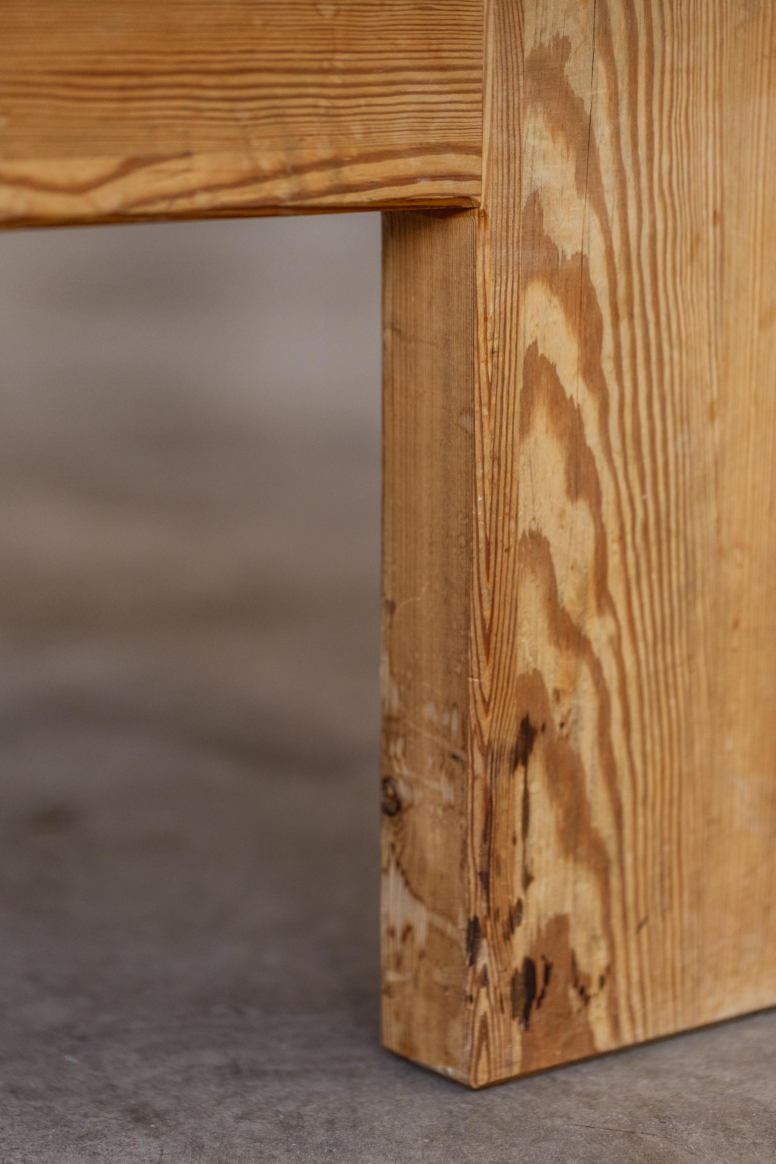 Milieu du XXe siècle Table basse massive en bois de pin de Christian Durupt, France, 1965 en vente
