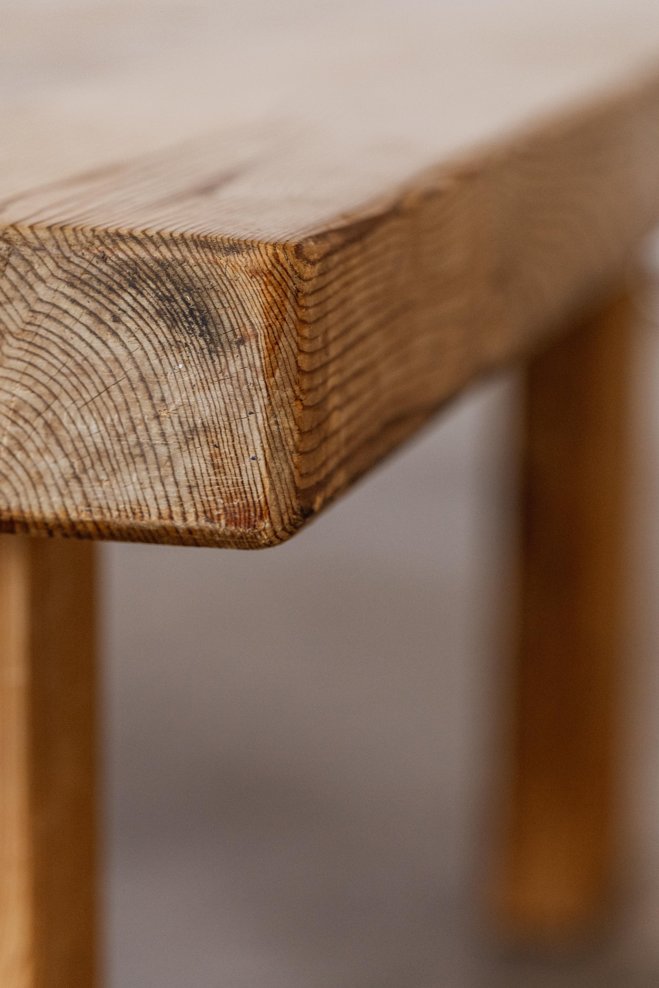 Table basse massive en bois de pin de Christian Durupt, France, 1965 en vente 2