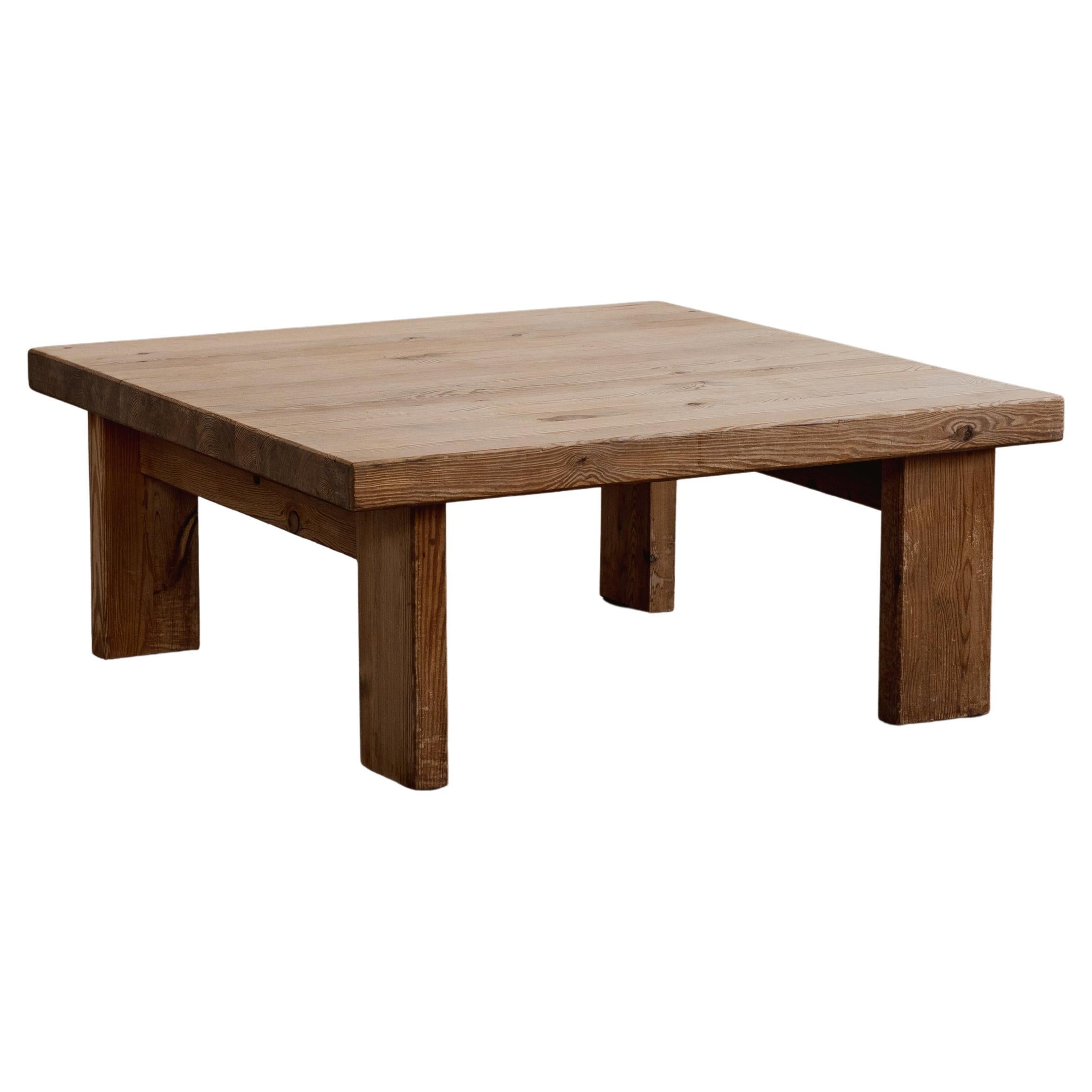 Table basse massive en bois de pin de Christian Durupt, France, 1965