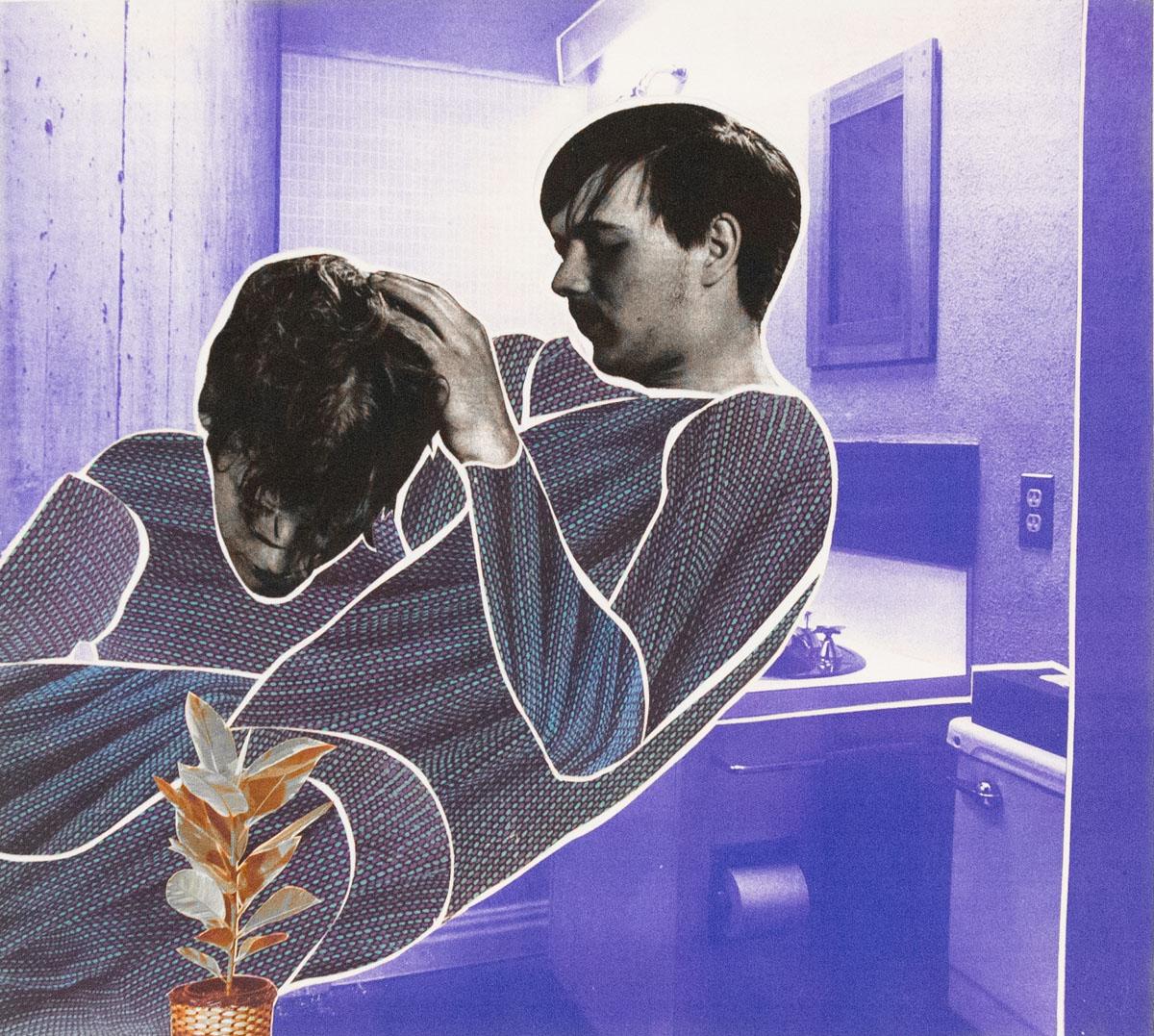 Cuarto de baño morado con un primer plano de una pareja y una planta