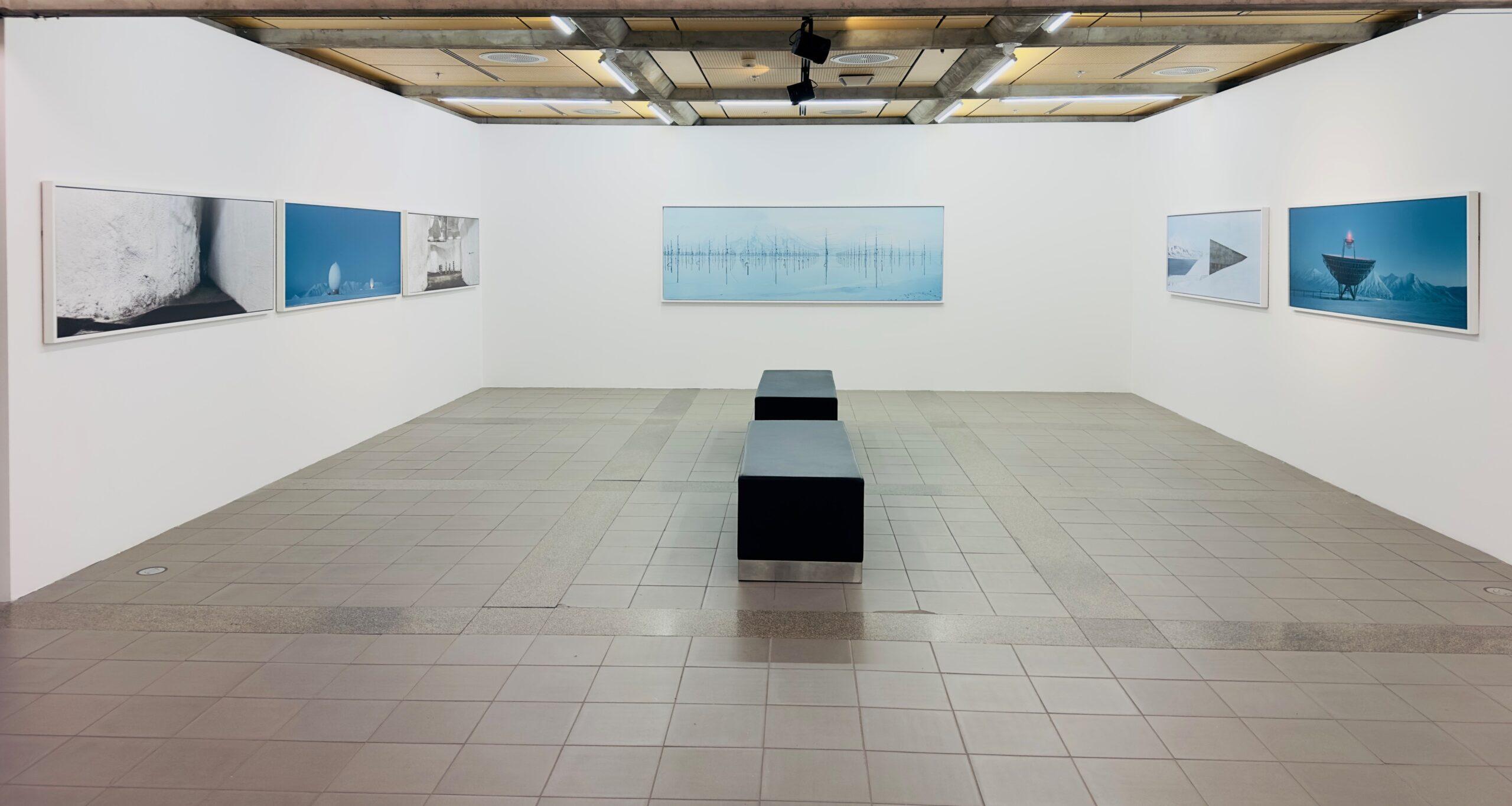 Antennaforest 2, Arctic Technology Spitsbergen par Christian Houge - Photographie en vente 2