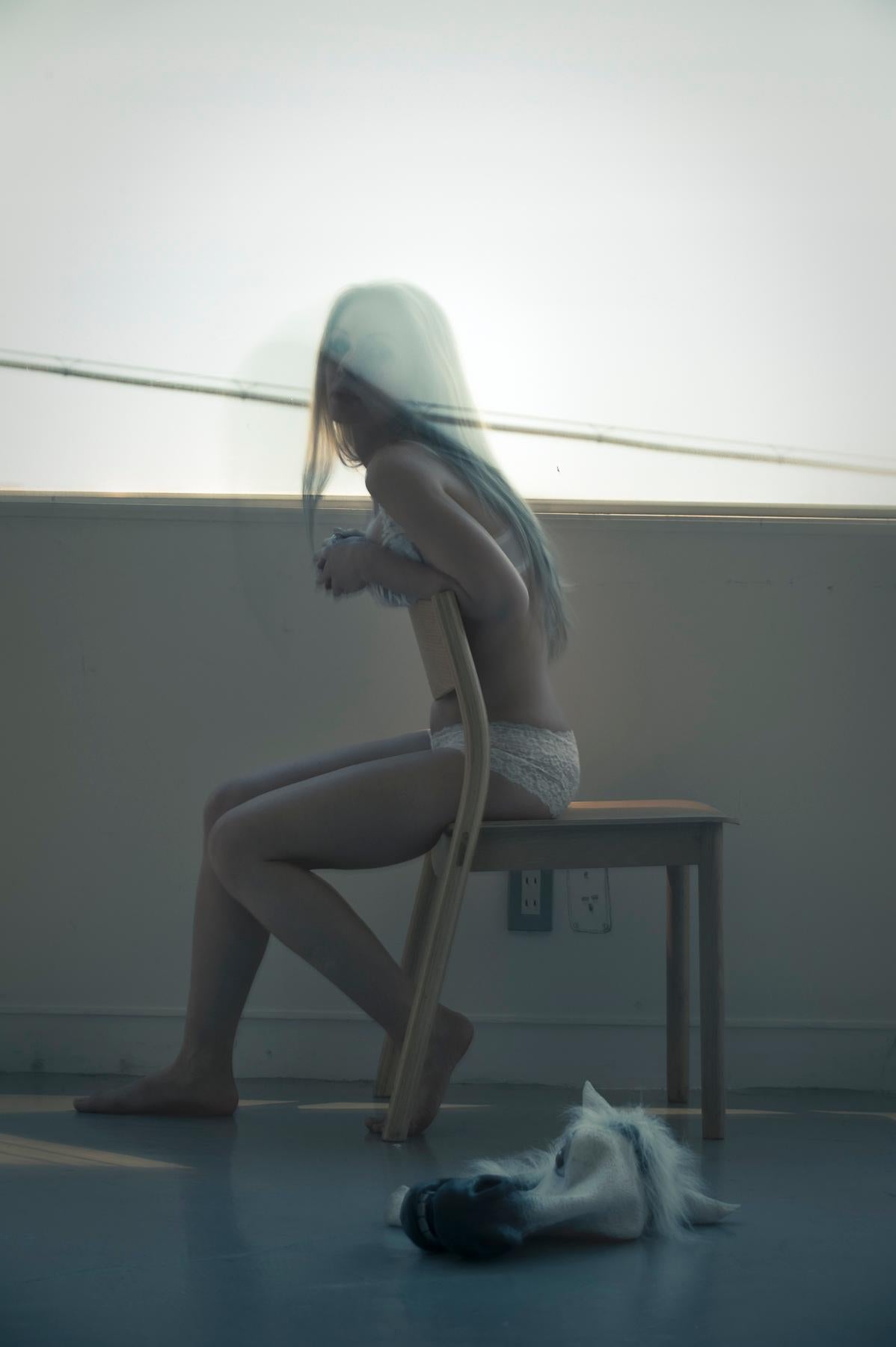 Nude Photograph Christian Houge - Le crépuscule,  Série Okurimono, Tokyo - nu au Japon -harajuku - couleur