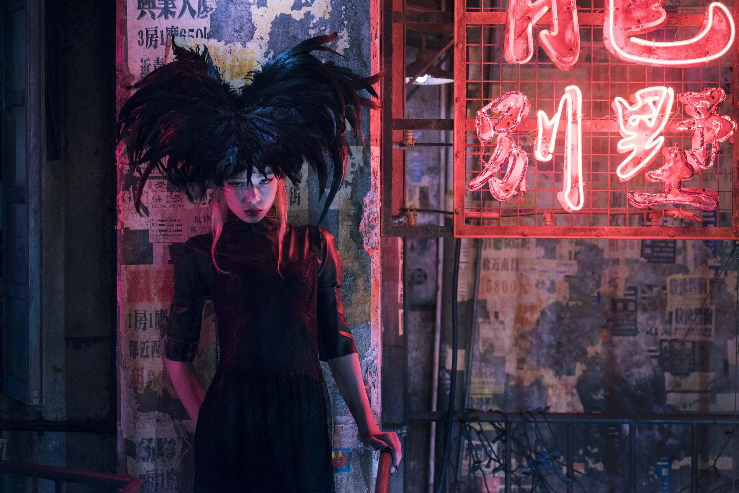 Keyla Karasu I es una obra del fotógrafo contemporáneo Christian Houge, de la serie Okurimono
s. Cada impresión está numerada y firmada por el artista.

A lo largo de cinco viajes a Japón -Tokio, Osaka y Kioto- Houge se ha sumergido en las