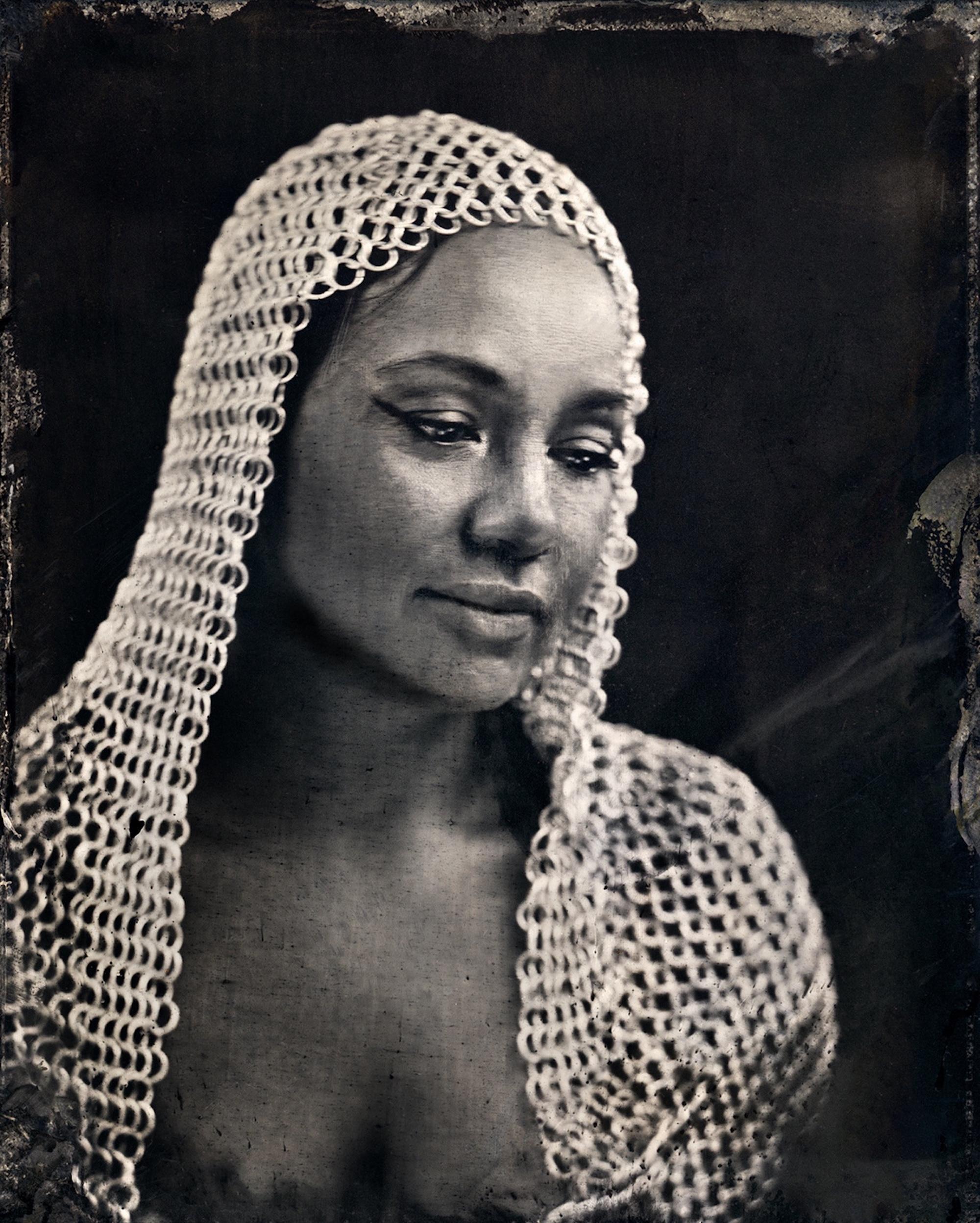 Valkyrien es una fotografía de Christian Houge de la serie Subcultural que representa el retrato de una mujer que lleva un adorno metálico en el pelo que recuerda a la época medieval. Las dimensiones son 60 x 48 cm, 120 x 96 cm y 160 x 128 cm. 
El