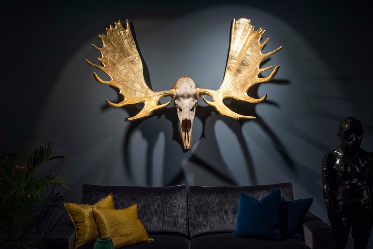 ` 24 k. Elk`, Oslo- `Residence of Impermanence`-animal object gold unique nature - Sculpture by Christian Houge