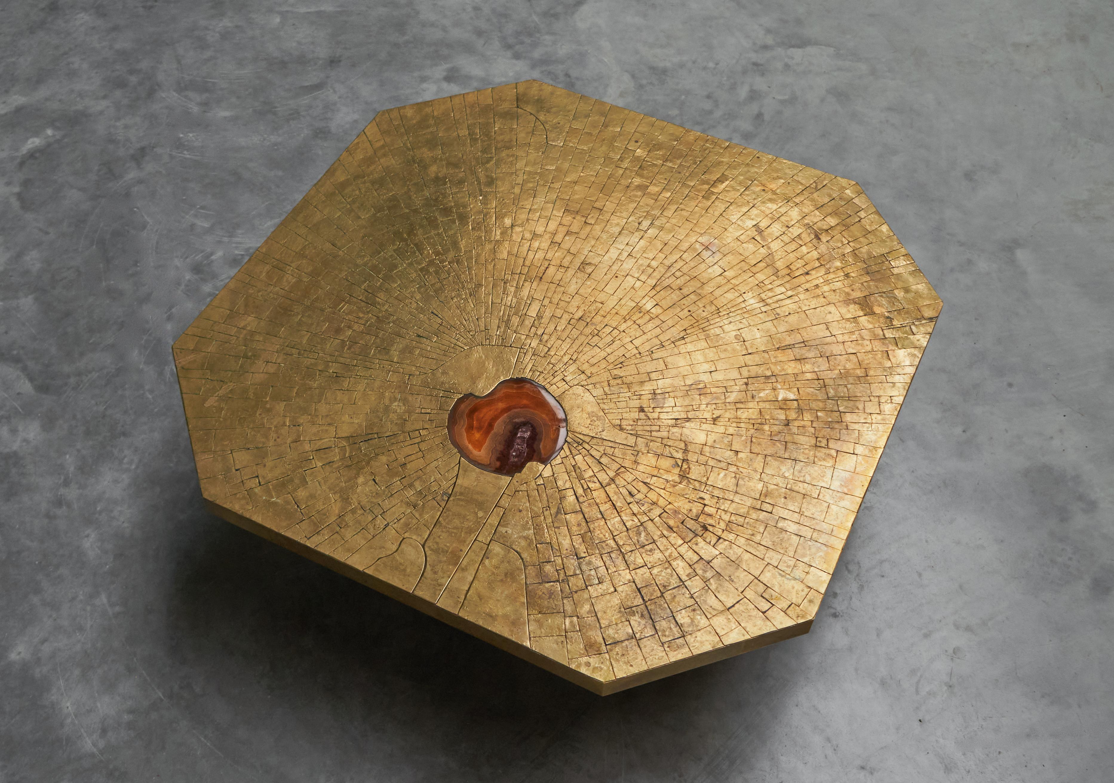Christian Krekels Art Coffee Table in Inlaid Brass and Agate, Belgium, 1989.

This is a mesmerizingly beautiful coffee table by Belgian artist Christian Krekels.

Quite exceptional in its genre, this coffee table by Christian Krekels shows a