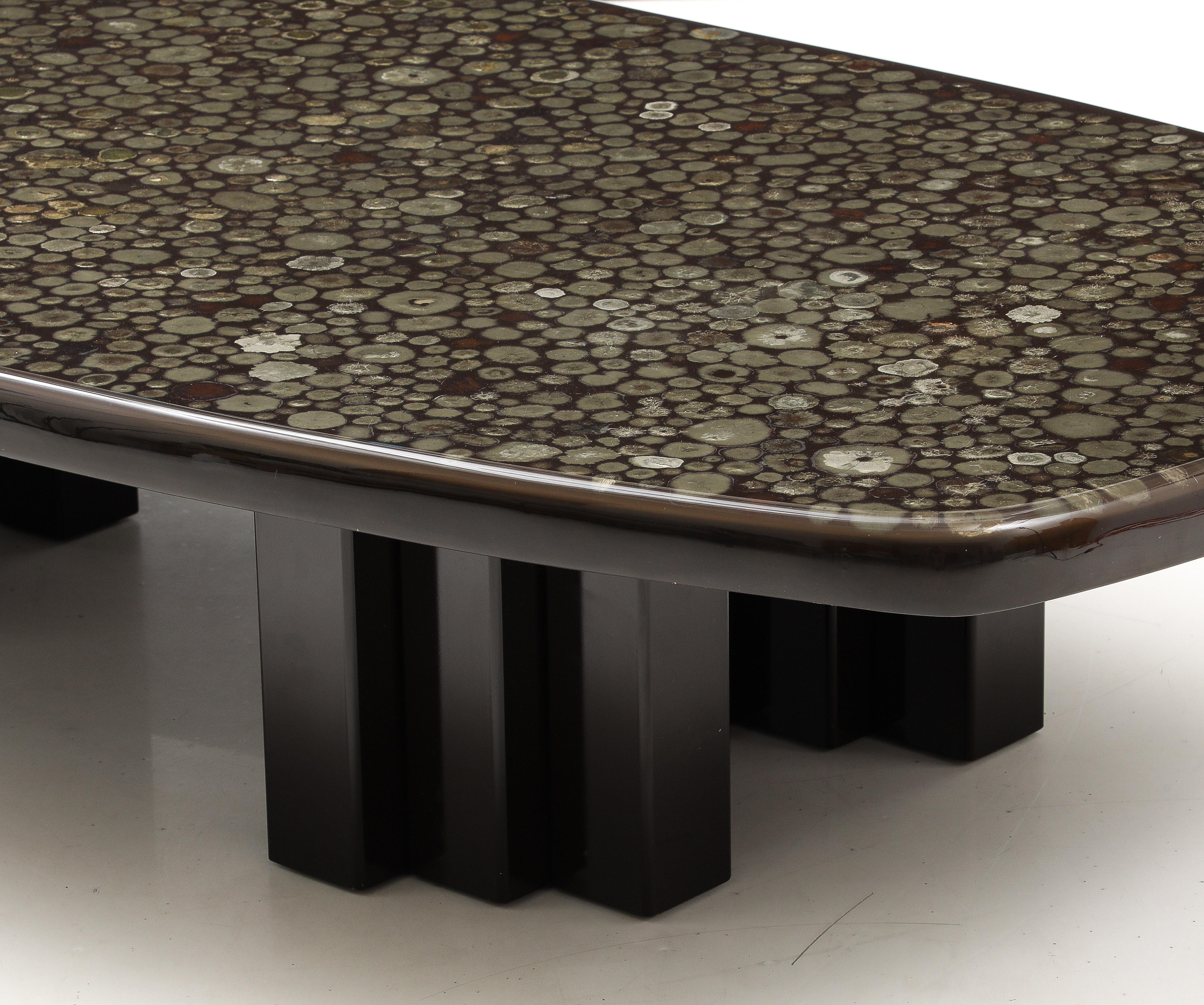 Christian Krekels Table basse rectangulaire noire incrustée de minéraux en vente 11
