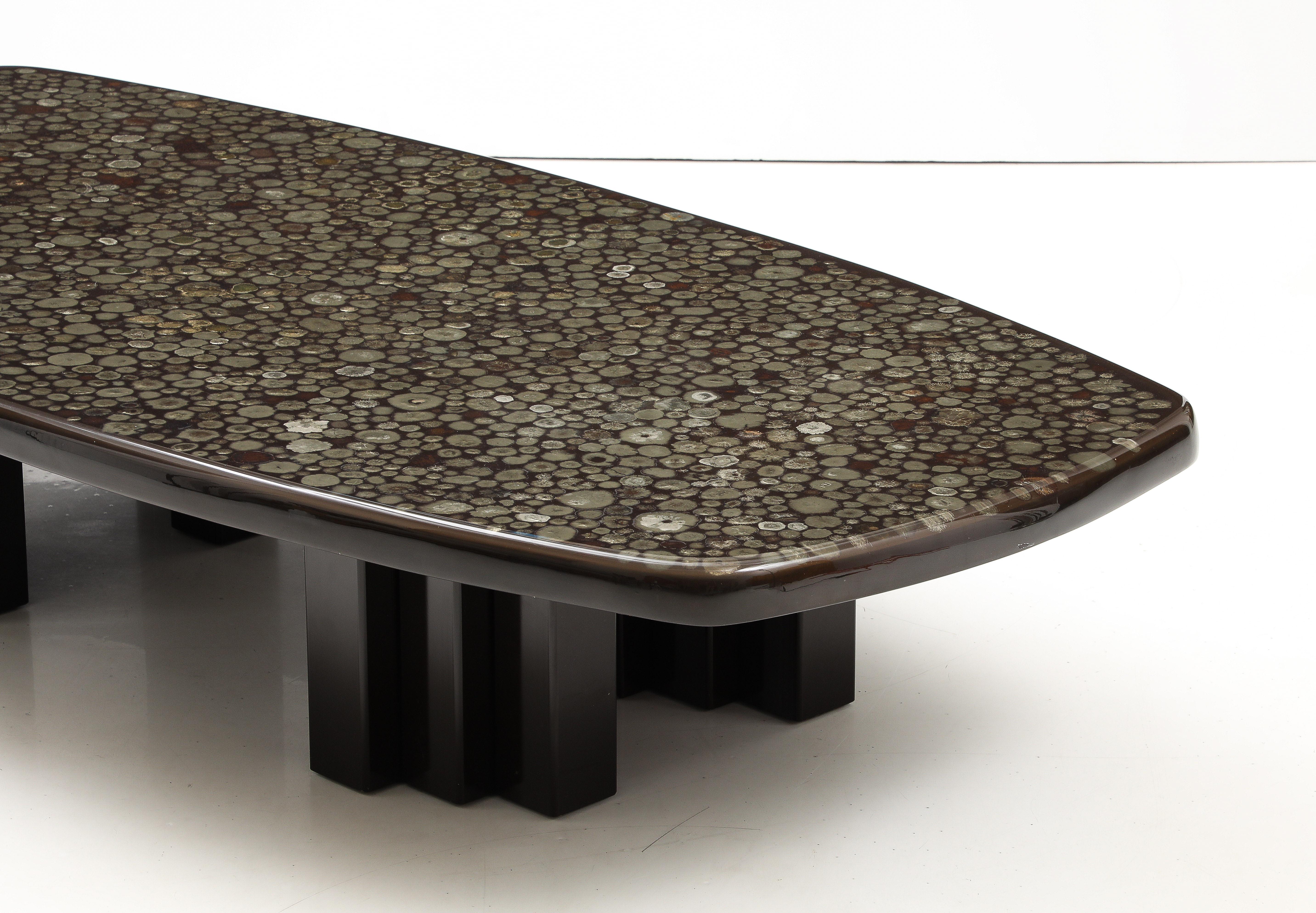 Christian Krekels Table basse rectangulaire noire incrustée de minéraux en vente 12