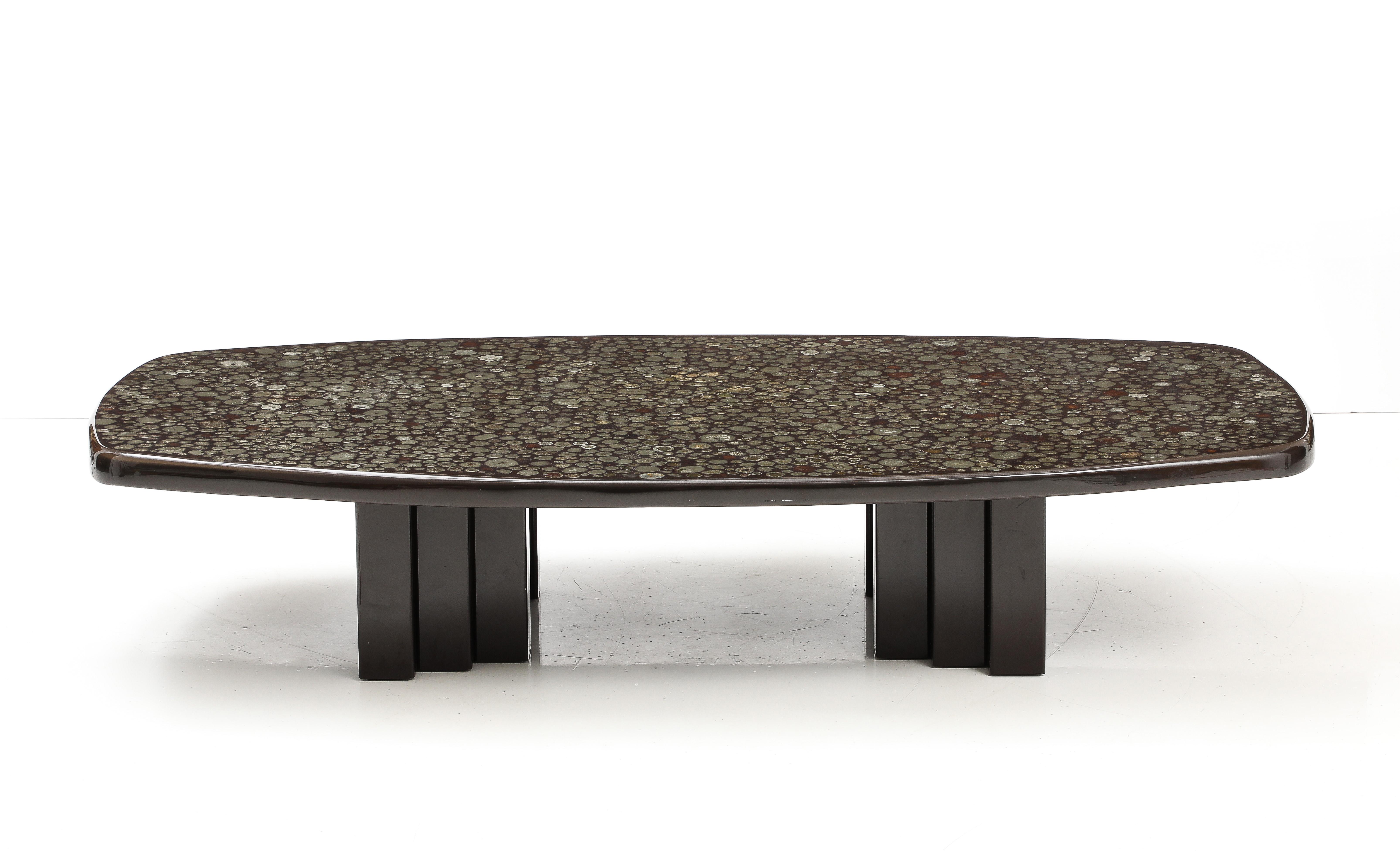 Mid-Century Modern Christian Krekels Table basse rectangulaire noire incrustée de minéraux en vente
