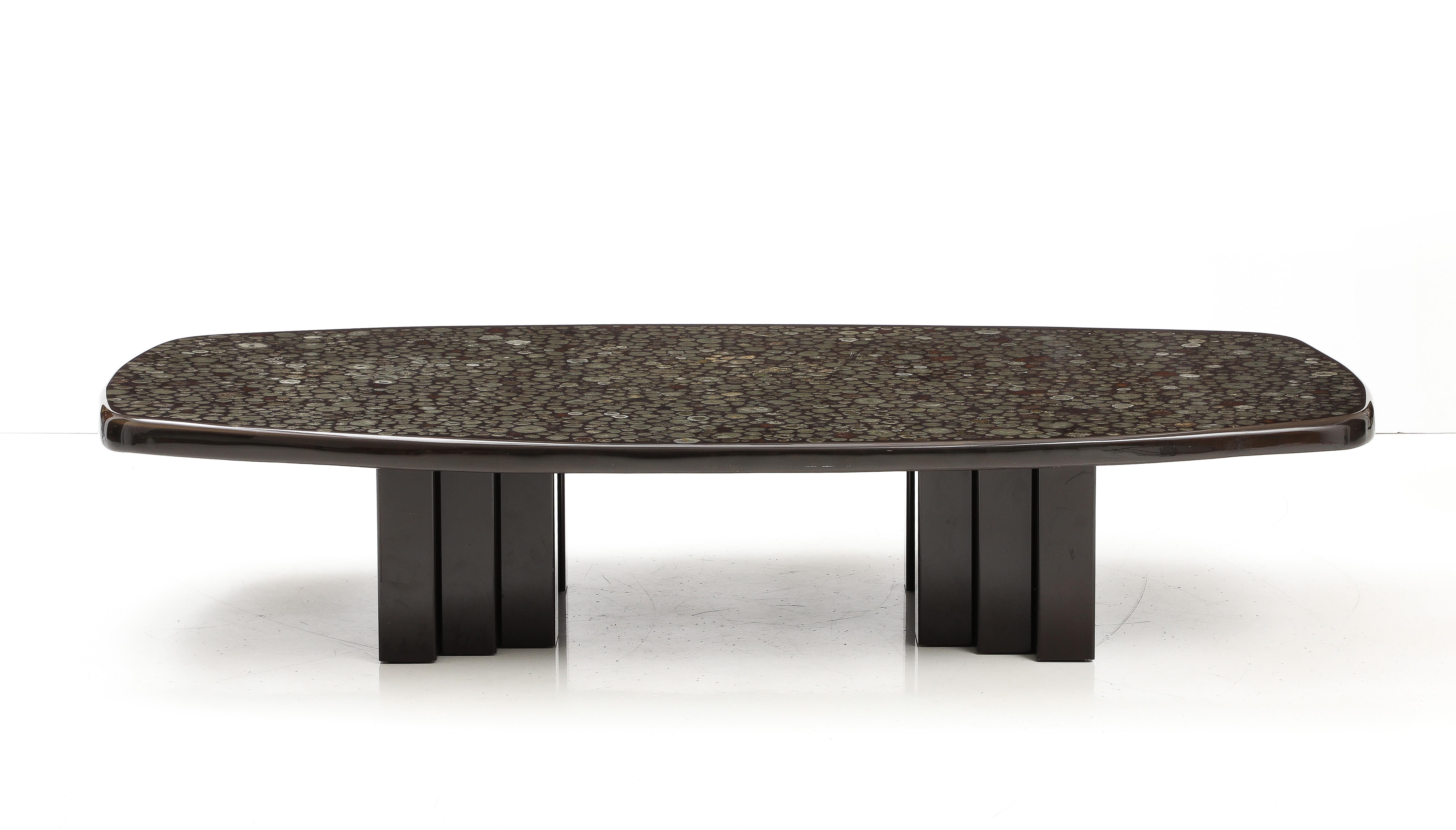 Christian Krekels Table basse rectangulaire noire incrustée de minéraux Bon état - En vente à New York, NY