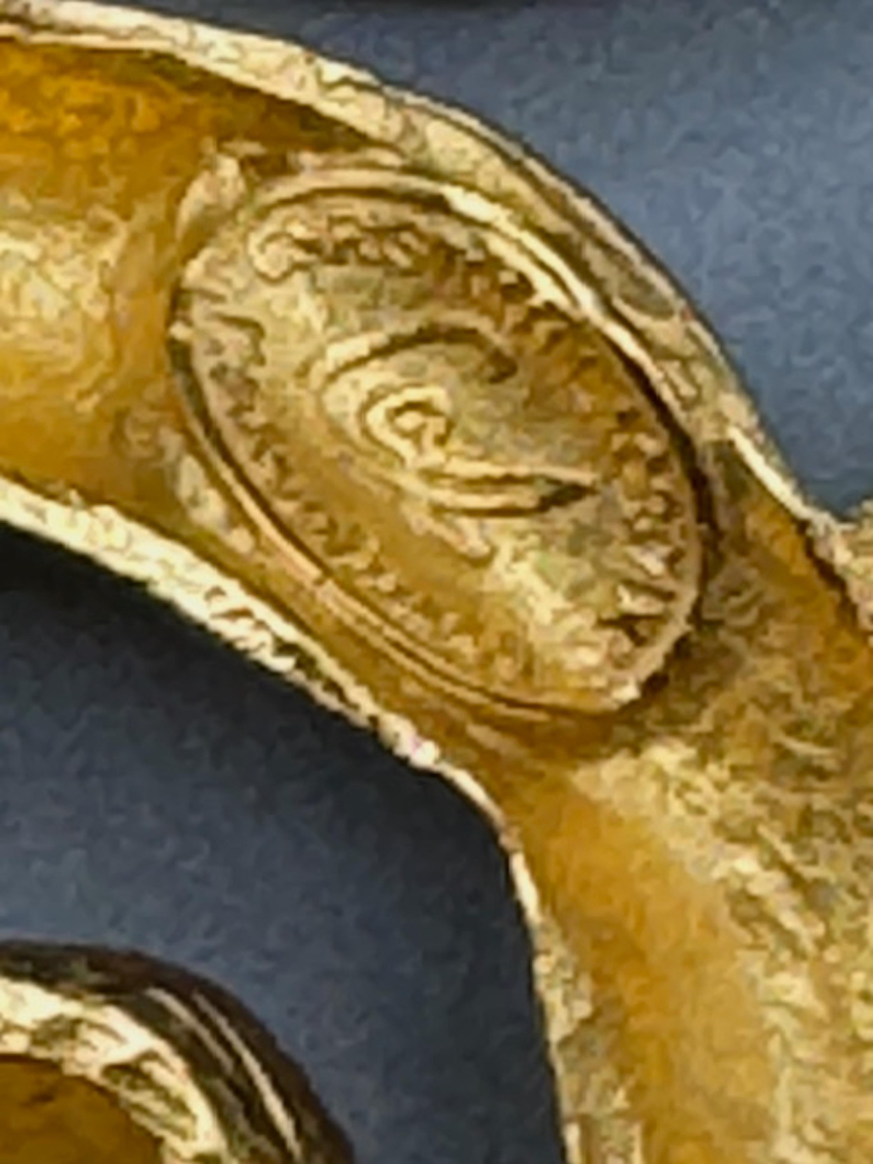 Christian Lacroix 1990er Jahre Abstrakte Brosche aus Satin in Gold mit Perlen im Angebot 1