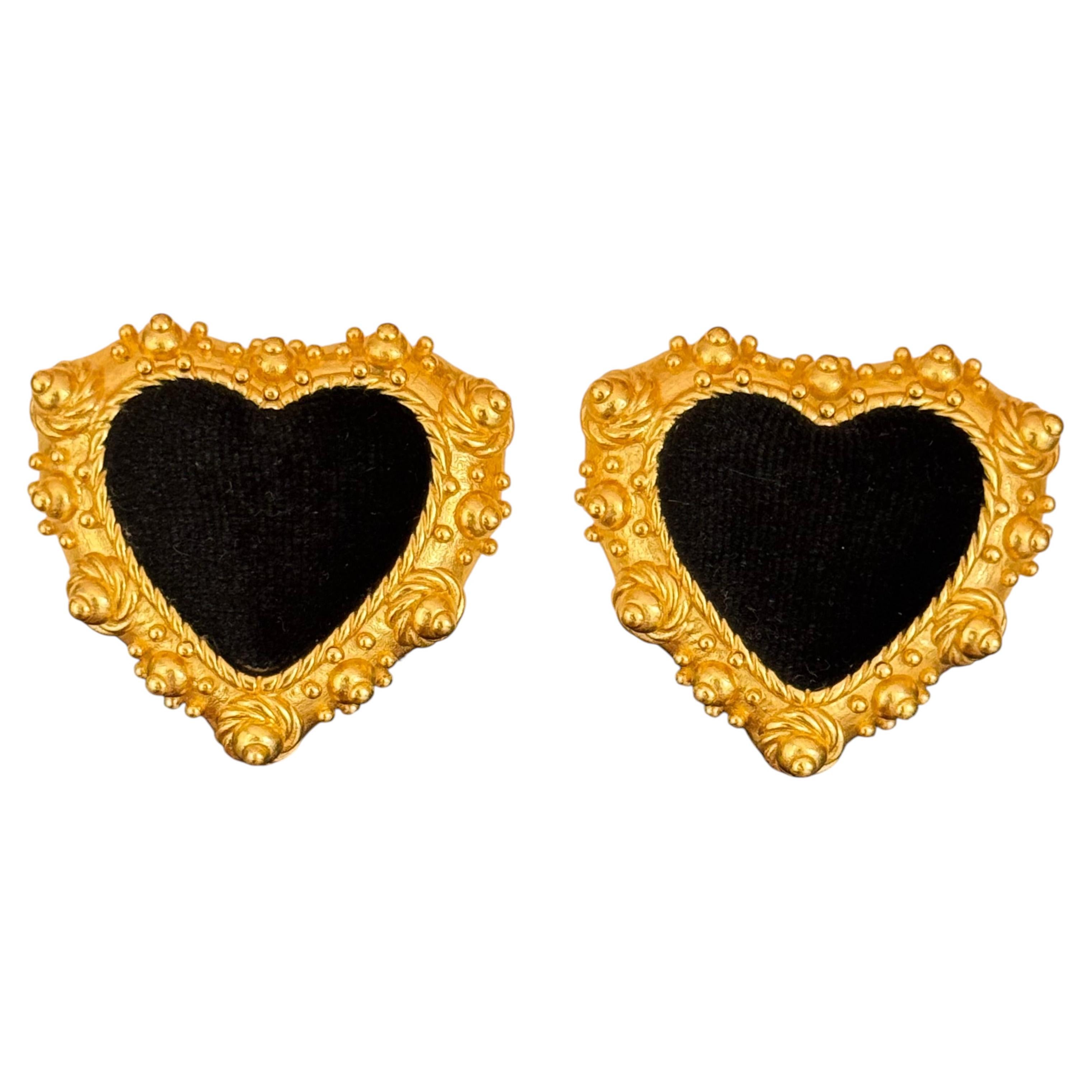 Orecchini a clip vintage Christian Lacroix degli anni ’90 con un cuore enorme