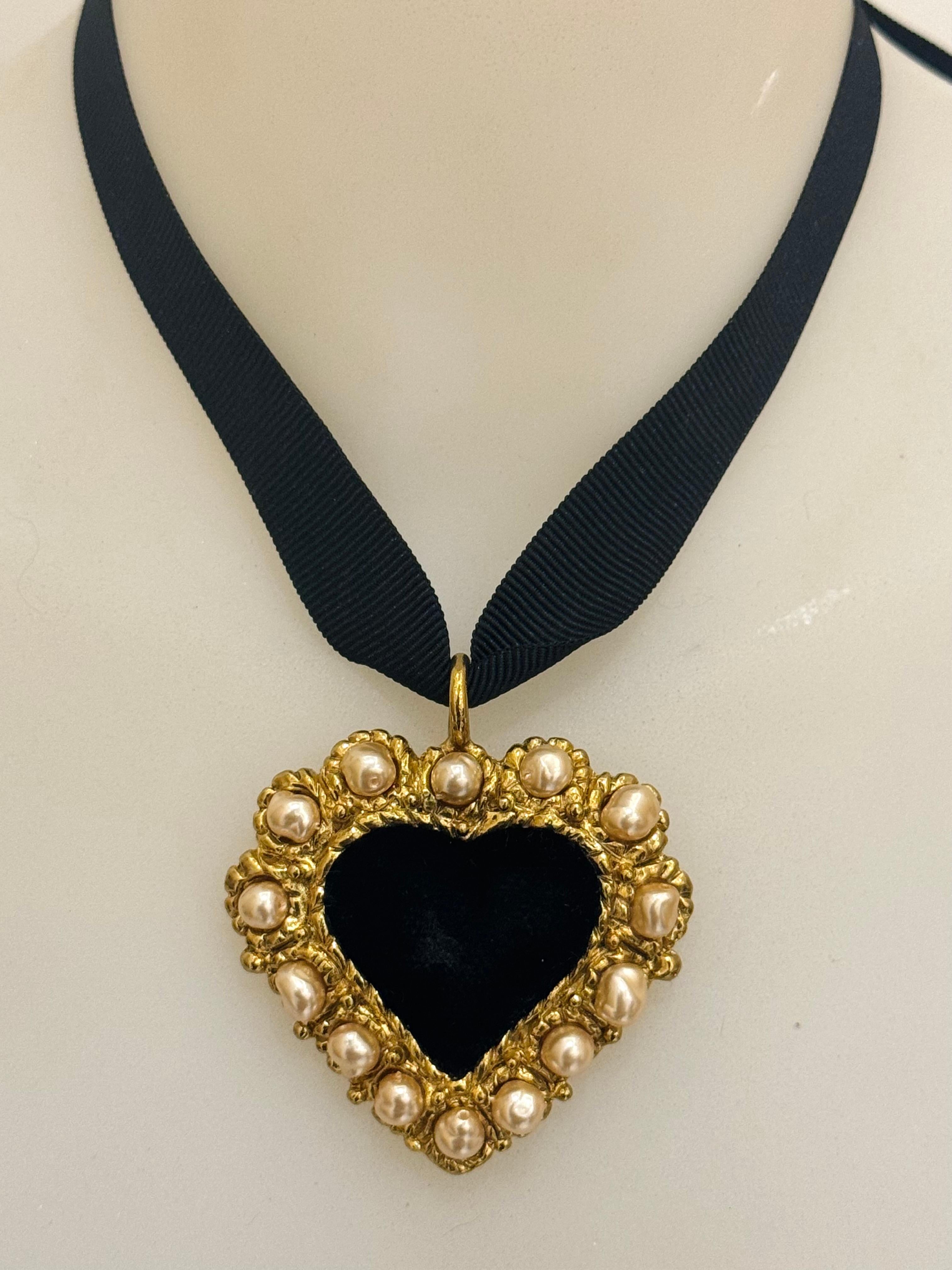Christian Lacroix 1994 heart necklace choker In Excellent Condition For Sale In PARIS, FR
