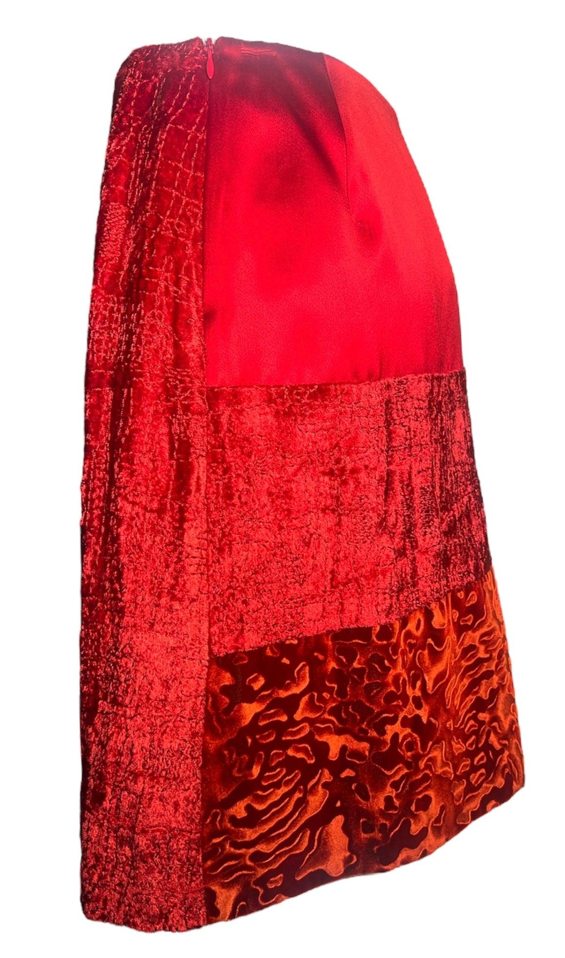 Christian Lacroix Bazar Karmesinroter Samtrock mit mehreren Designs, 1990er Jahre (Rot) im Angebot