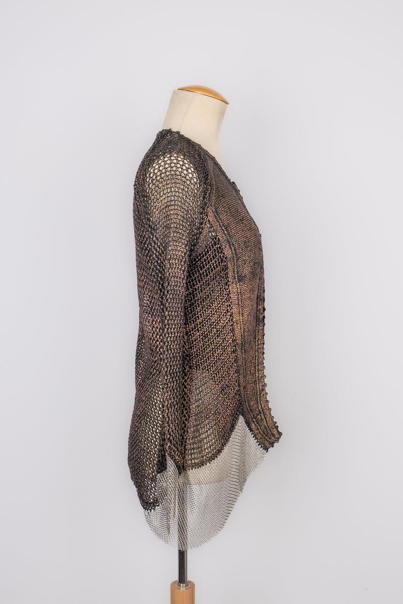 Christian Lacroix - (Made in France) Black and brown tone mesh set composed of a cardigan and a top, and edged with a silvery metal coat of mail. No size indicated, it fits a 36FR/38FR.

Additional information:
Condition: Very good