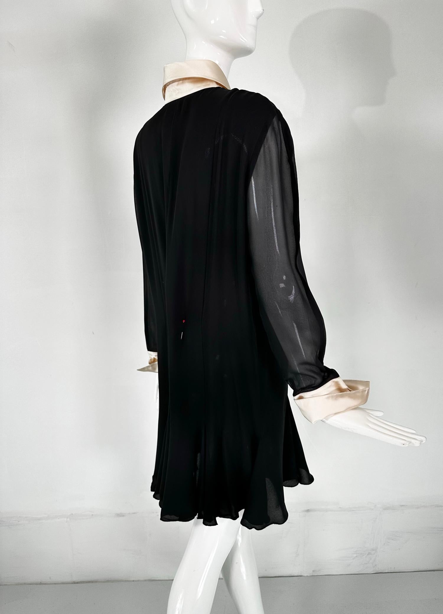 Noir Christian Lacroix - Robe en mousseline de soie noire avec col et poignets en soie blanc cassé  en vente