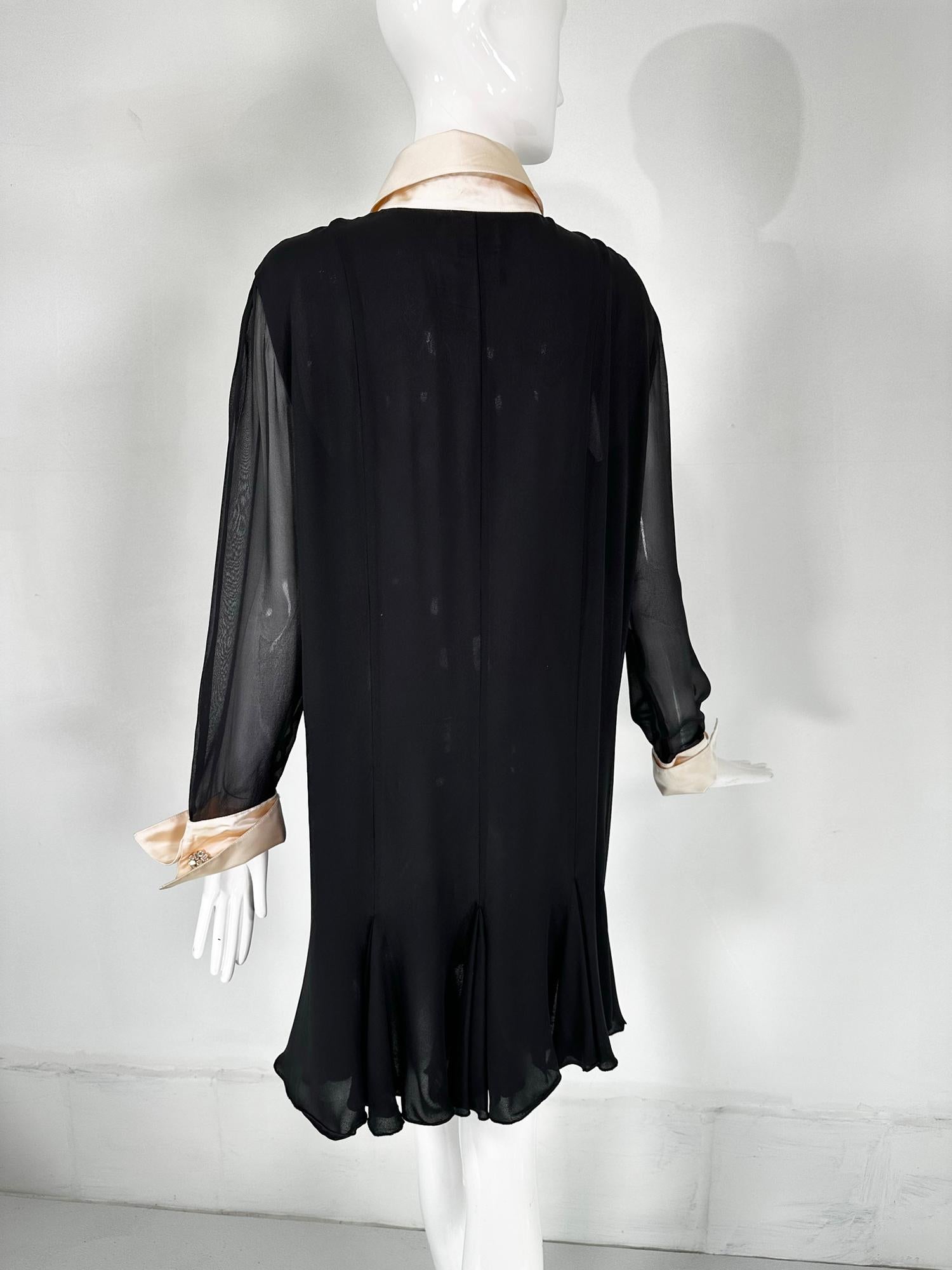 Christian Lacroix - Robe en mousseline de soie noire avec col et poignets en soie blanc cassé  Pour femmes en vente