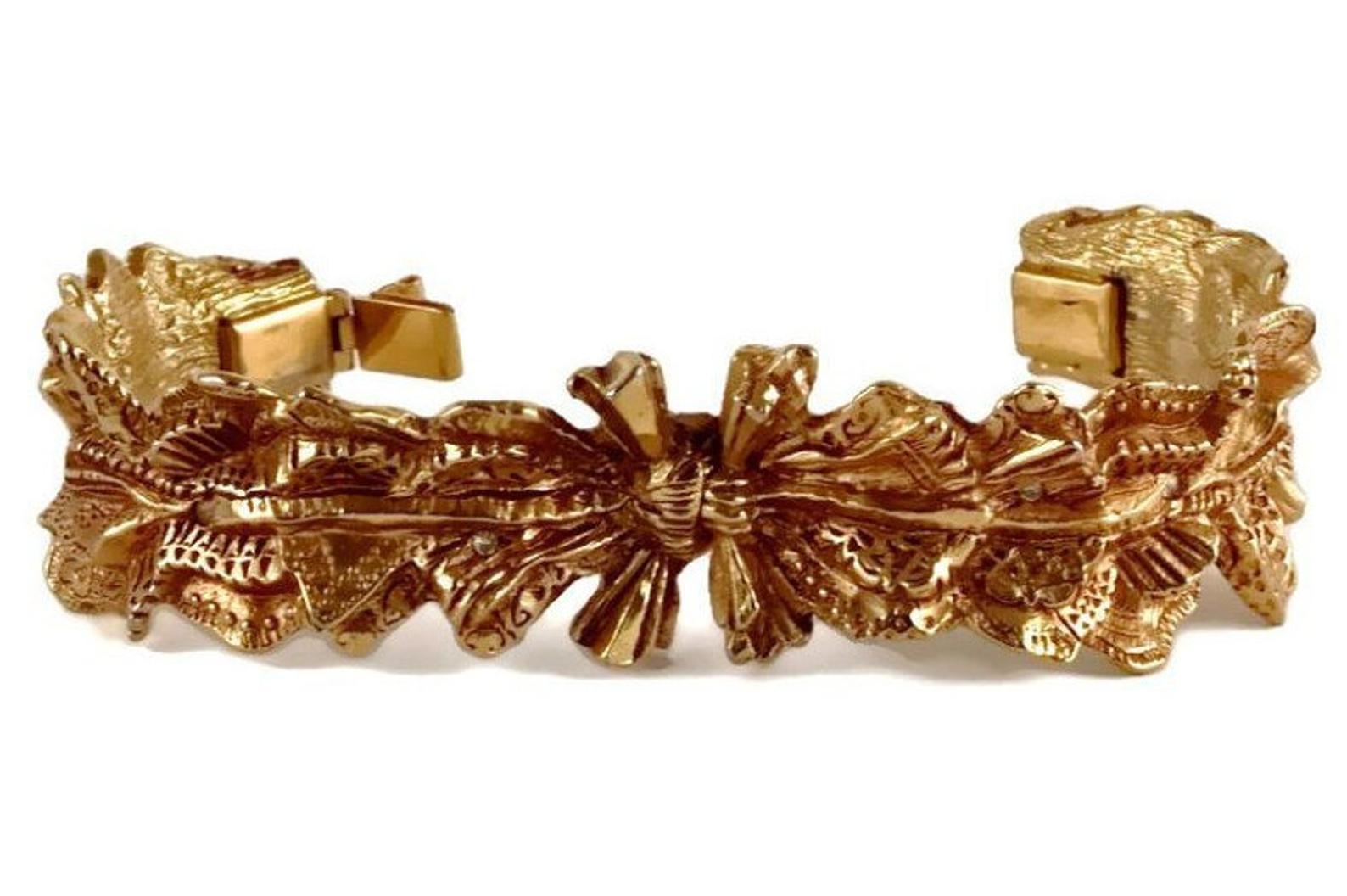 CHRISTIAN LACROIX Bow Ribbon Textured Pattern Rhinestone Clamper Cuff Bracelet In Excellent Condition In Kingersheim, Alsace