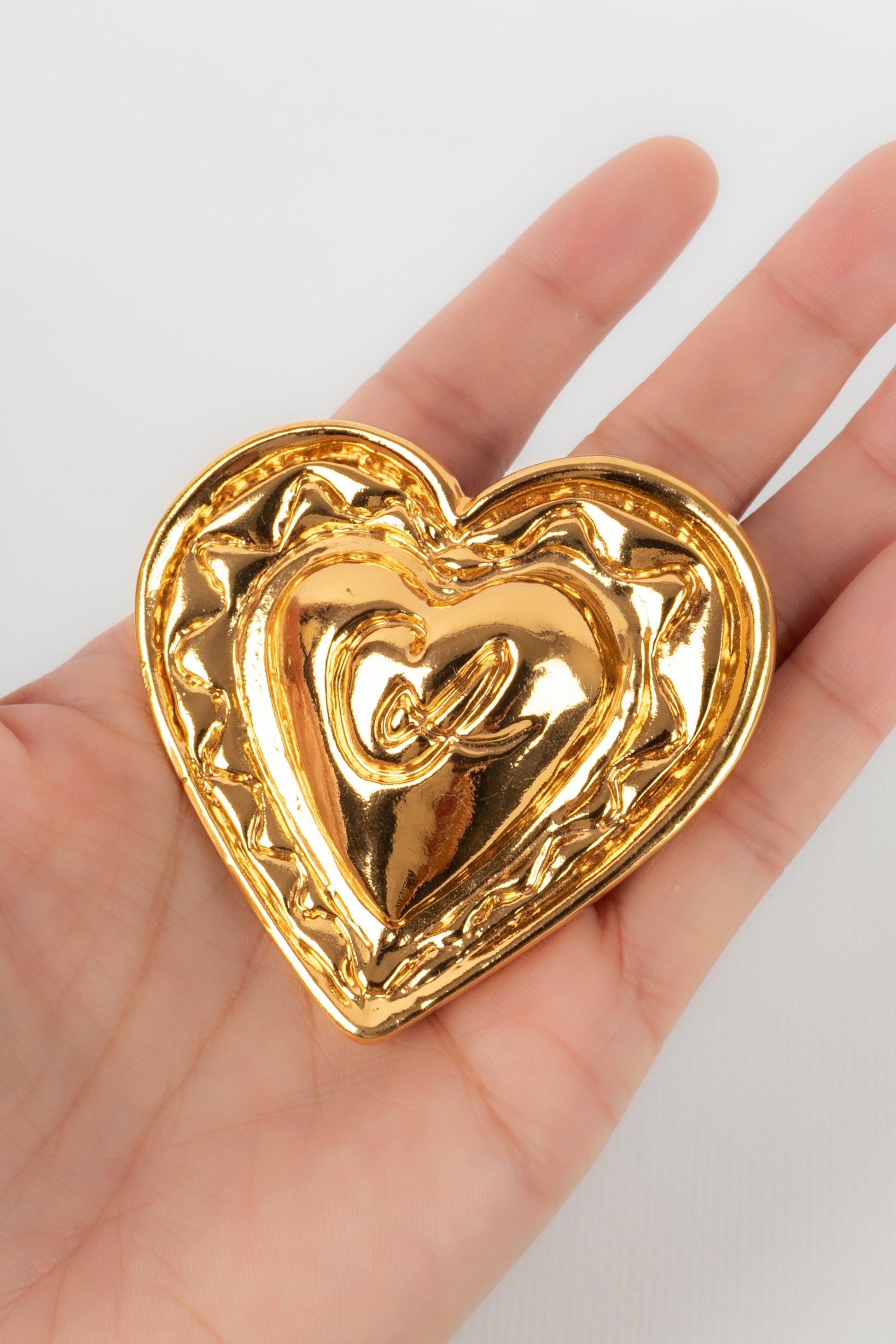 Christian Lacroix Broche en métal doré représentant un cœur, milieu des années 1990 en vente 1