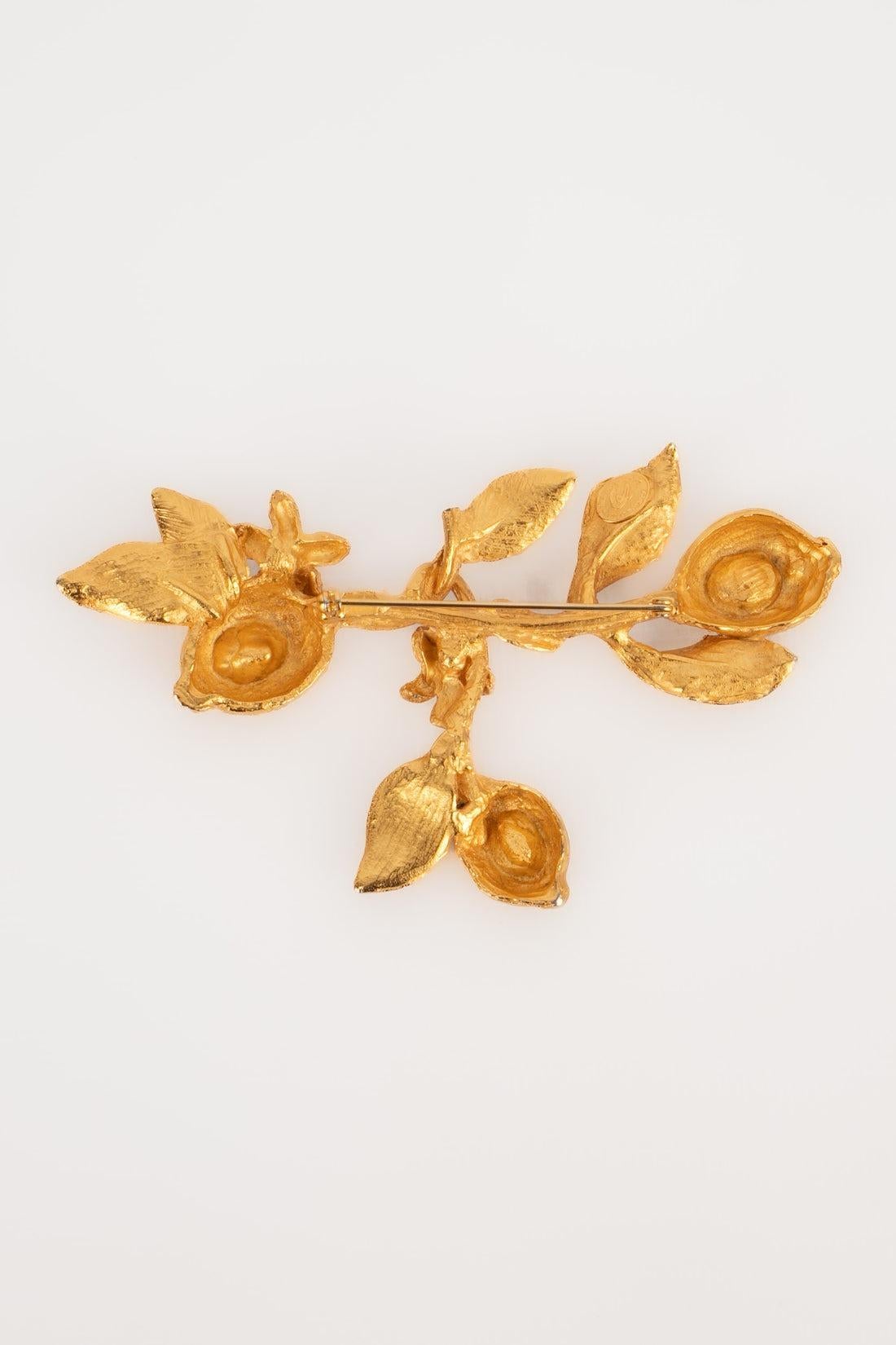 Christian Lacroix Brooch with Rhinestones In Excellent Condition For Sale In SAINT-OUEN-SUR-SEINE, FR