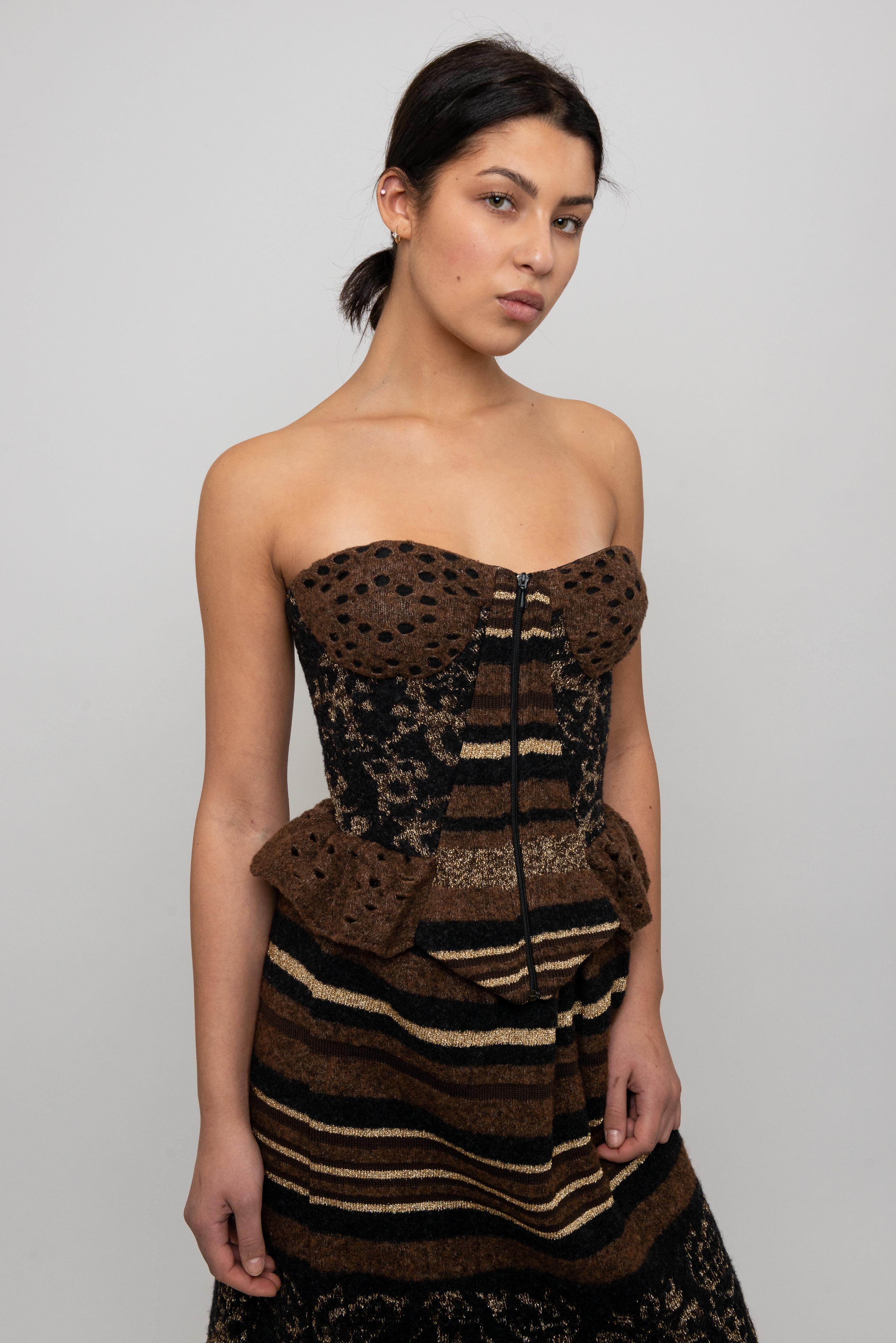 Ensemble corset top et jupe en maille péplum rayée, marron, Lacroix Excellent état - En vente à Los Angeles, CA