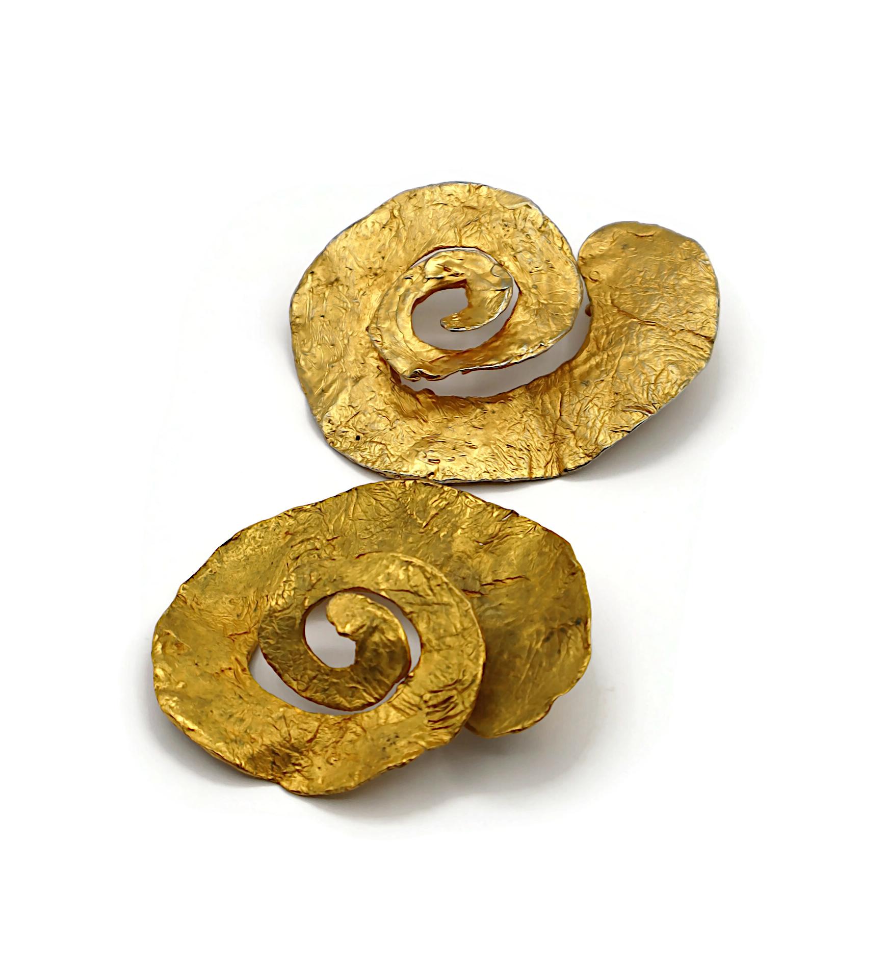 CHRISTIAN LACROIX by CHRISTIANE BILLET Vintage Massive Clip-On Earrings In Good Condition For Sale In Nice, FR