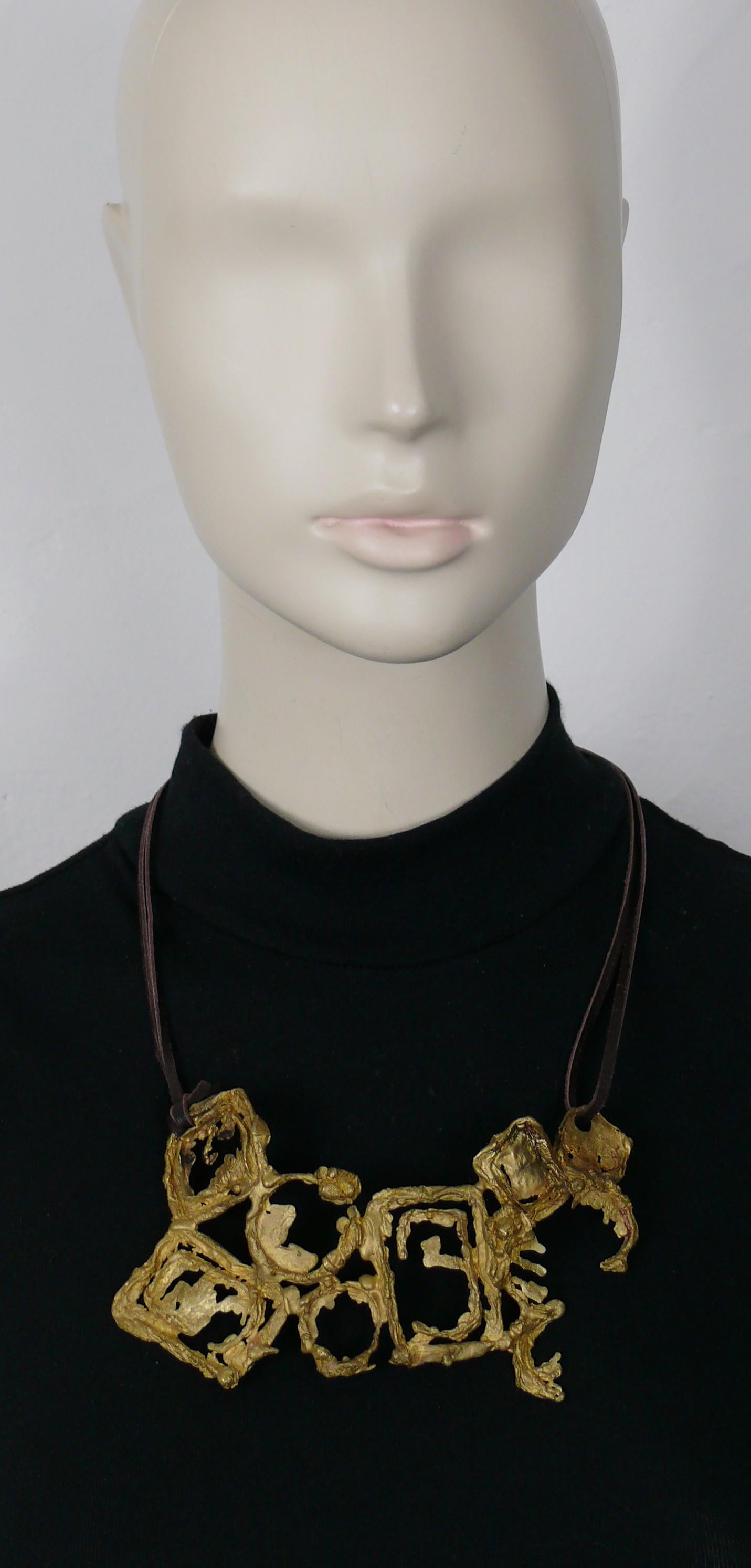 CHRISTIAN LACROIX by CHRISTIANE BILLET vintage oxidized bronze tone sculptured brutalist necklace.

Brown leather strap (that knots to the metal piece to the desired length).

Marked CL Paris CHRISTIAN LACROIX.

Material : Oxidized bronze tone