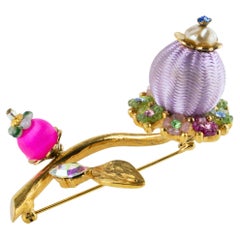 Christian Lacroix Broche florale en cristal coloré et soie bijouée