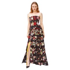 Christian Lacroix Trägerloses Kleid mit Korsett und Stickerei und Umhang