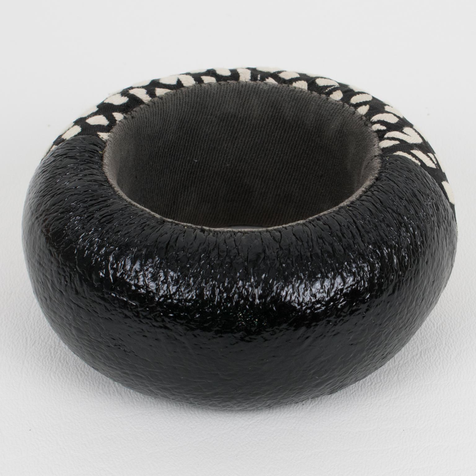 Christian Lacroix Couture Bracciale Bangle Tessuto a maglia bianco e nero In condizioni ottime in vendita a Atlanta, GA