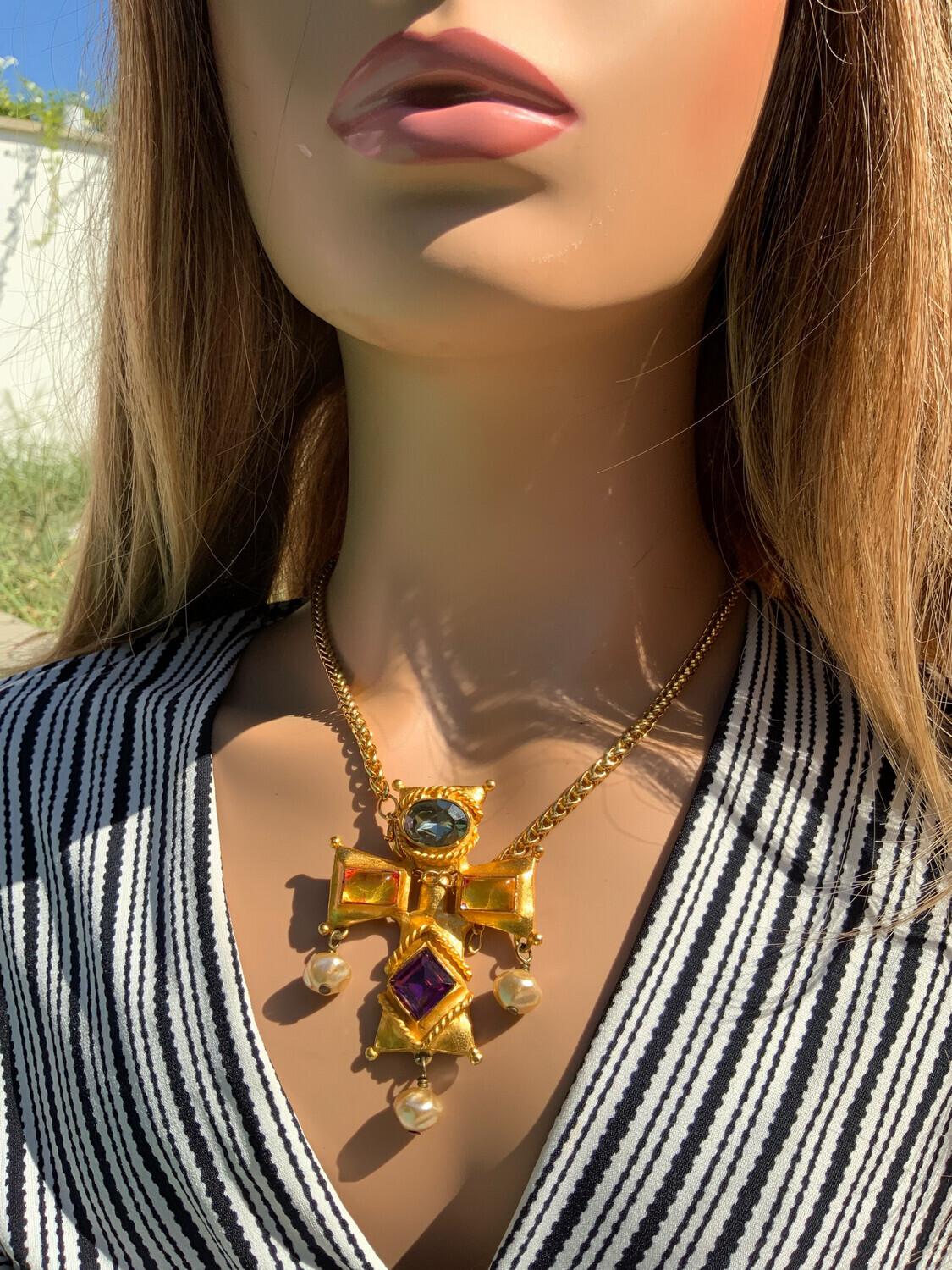  Offert standard shipping and 50 % discount on express shipping                                                      Pendant vintage cross Christian Lacroix  model in perfect condition, 
How is it made ? 
Christian Lacroix vintage pendant gold toned