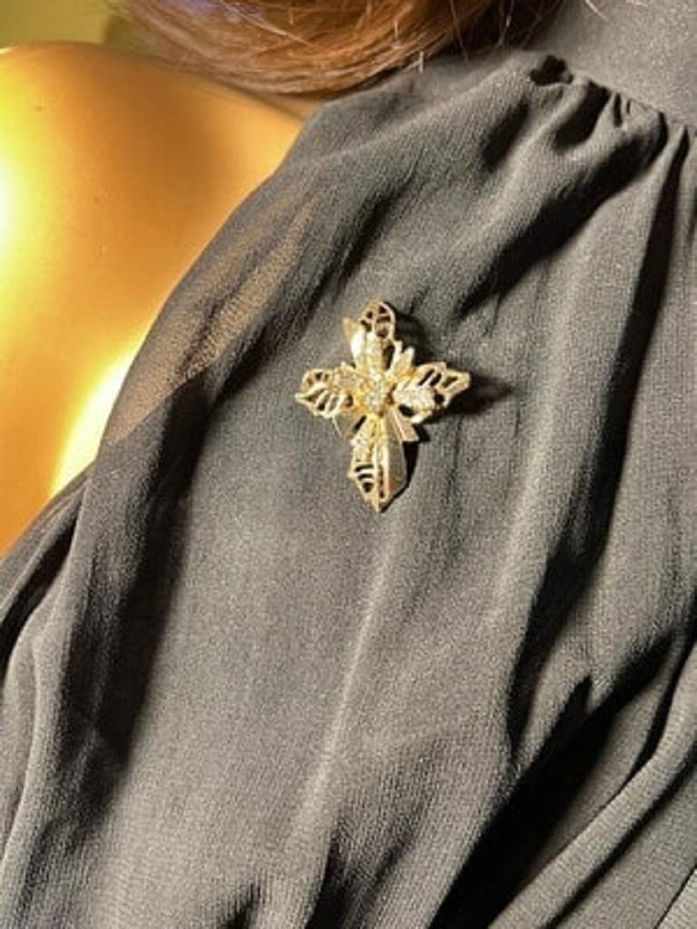 Christian Lacroix cross pins brooch In Good Condition In BÈGLES, FR