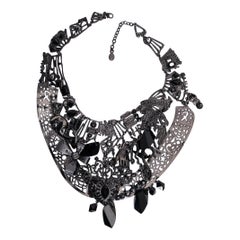 Christian Lacroix Collar babero chapado en plata oscura
