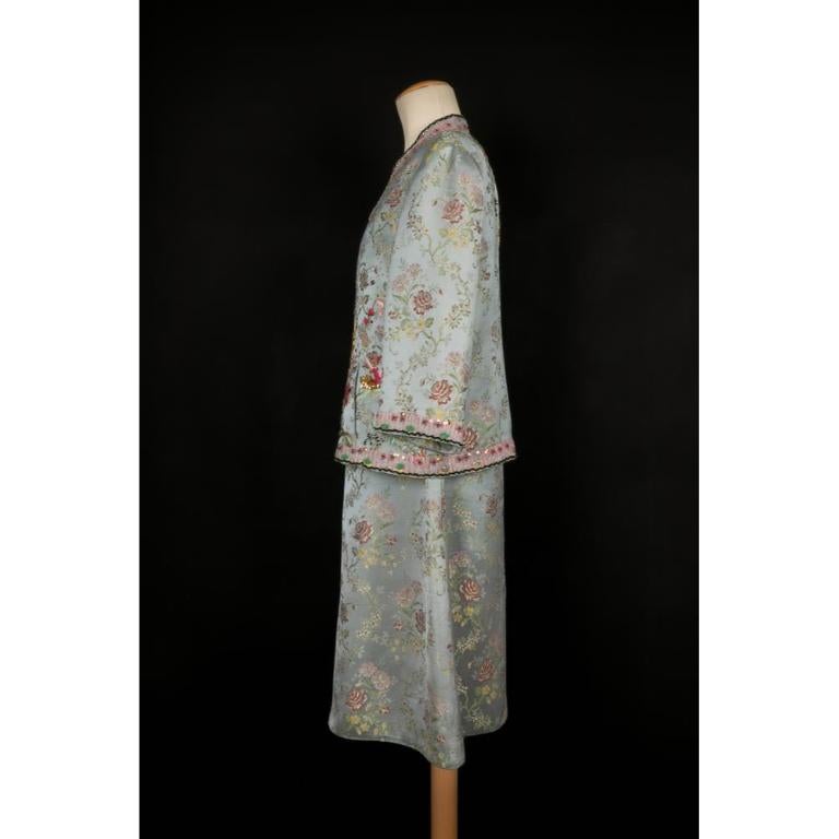 Christian Lacroix - Dress and jacket set embroidered with floral patterns, pearls, and sequins. 46FR size indicated. 2006 Spring-Summer Collection.

Additional information:
Condition: Very good condition
Dimensions: Jacket: Shoulder width: 41 cm -