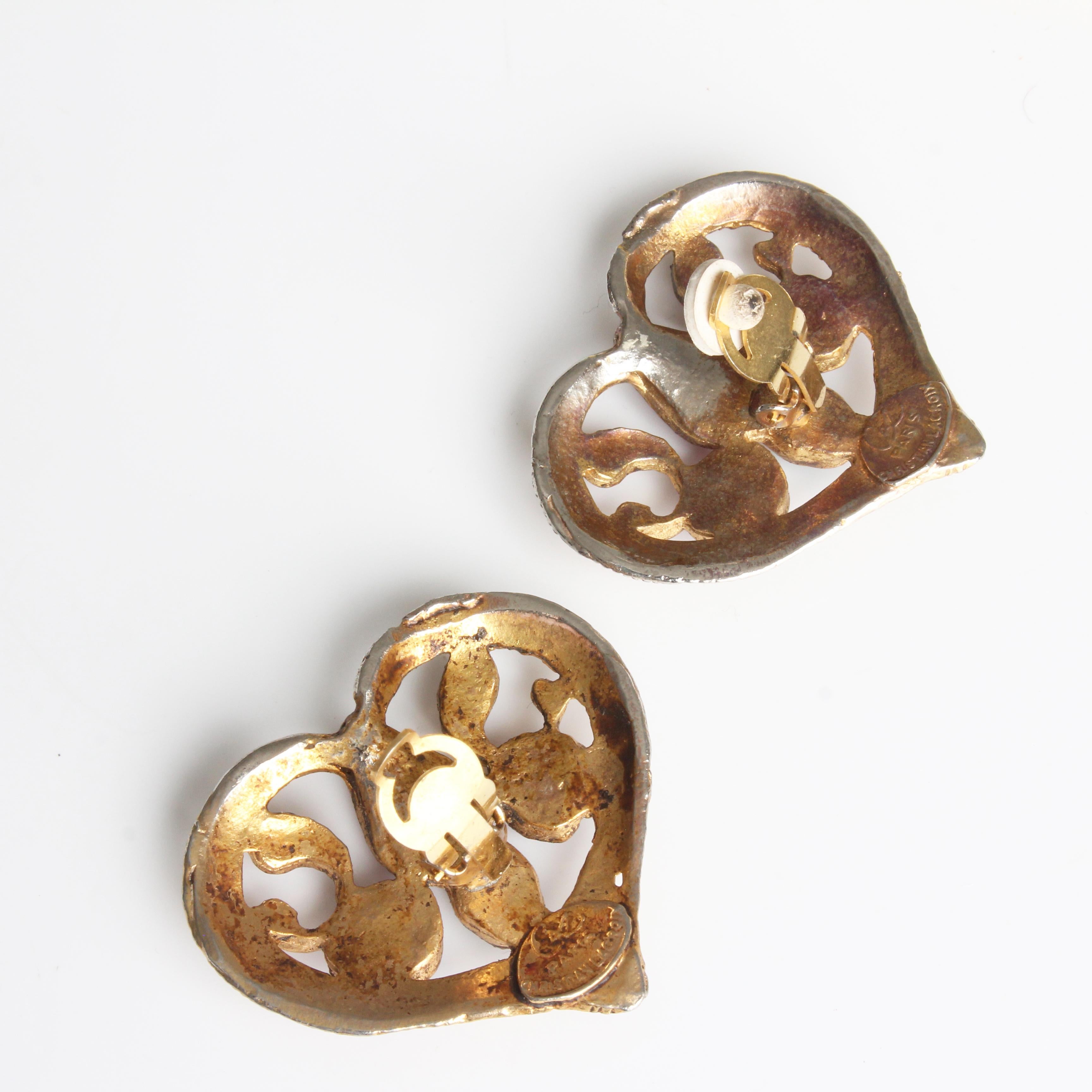 Christian Lacroix, boucles d'oreilles vintage avec gros cabochons en forme de cœur, années 90  en vente 8