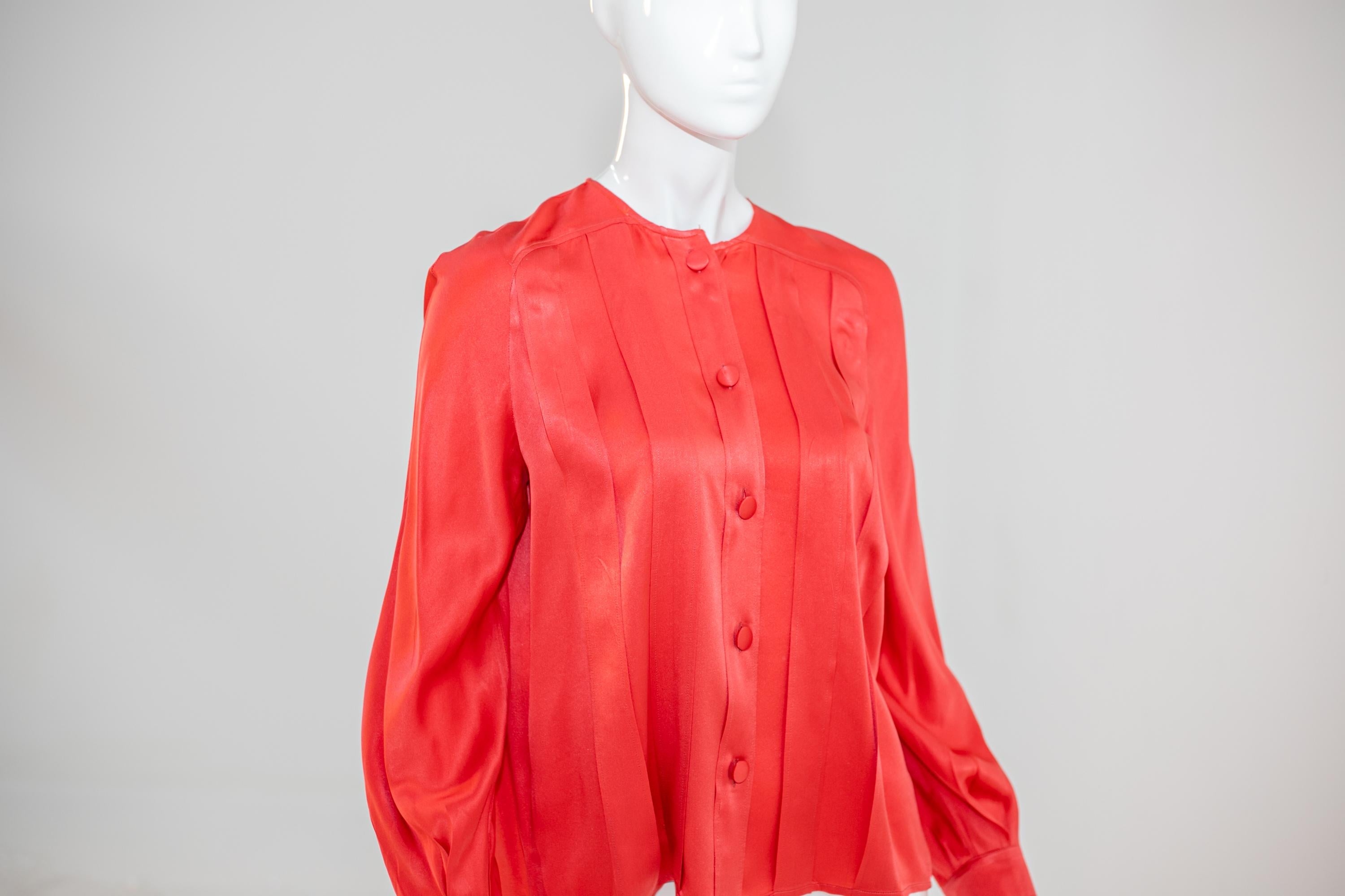 Christian Lacroix Elegant Red Silk Satin Shirt In Good Condition For Sale In Milano, IT