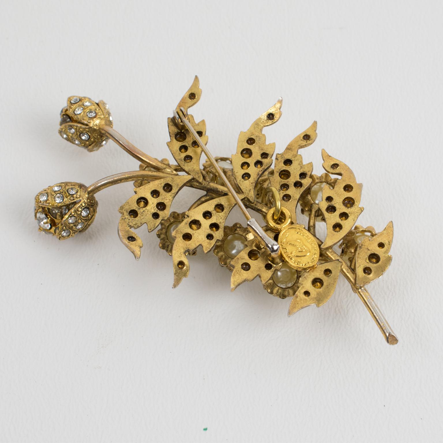 Spilla Jewell floreale con perle e cristalli di Christian Lacroix In condizioni buone in vendita a Atlanta, GA