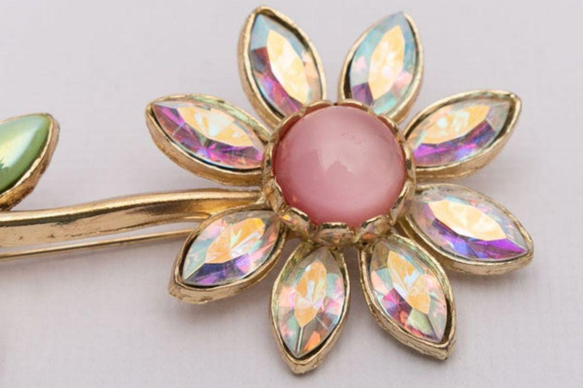 Christian Lacroix Flower Shaped Brooch in Gilded Metal In Good Condition For Sale In SAINT-OUEN-SUR-SEINE, FR