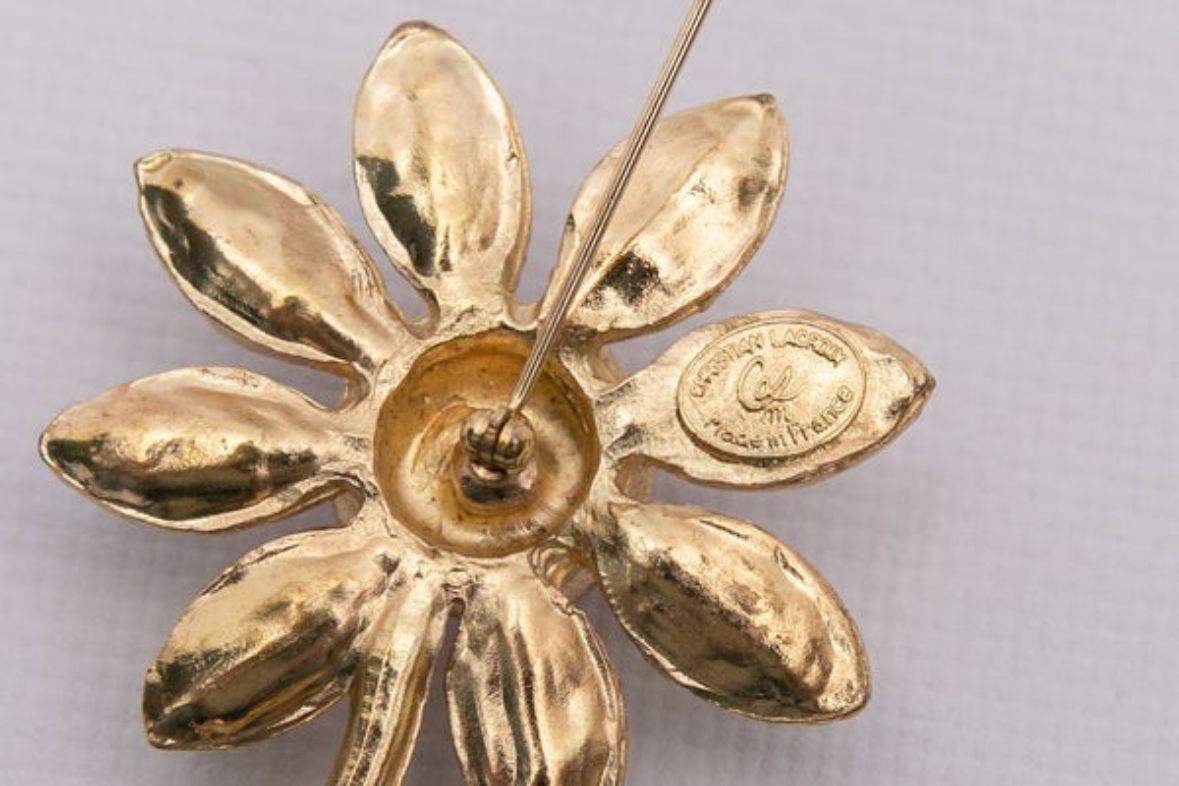 Christian Lacroix Flower Shaped Brooch in Gilded Metal For Sale 1