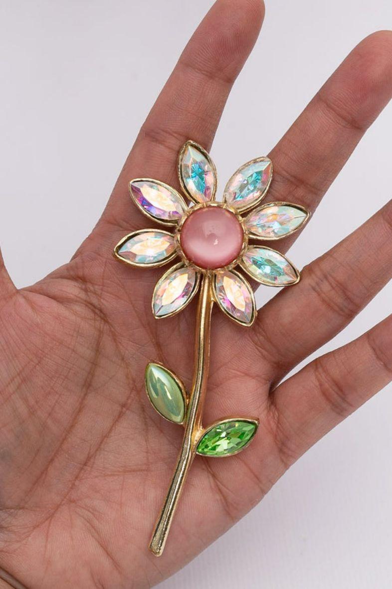 Christian Lacroix Flower Shaped Brooch in Gilded Metal For Sale 2