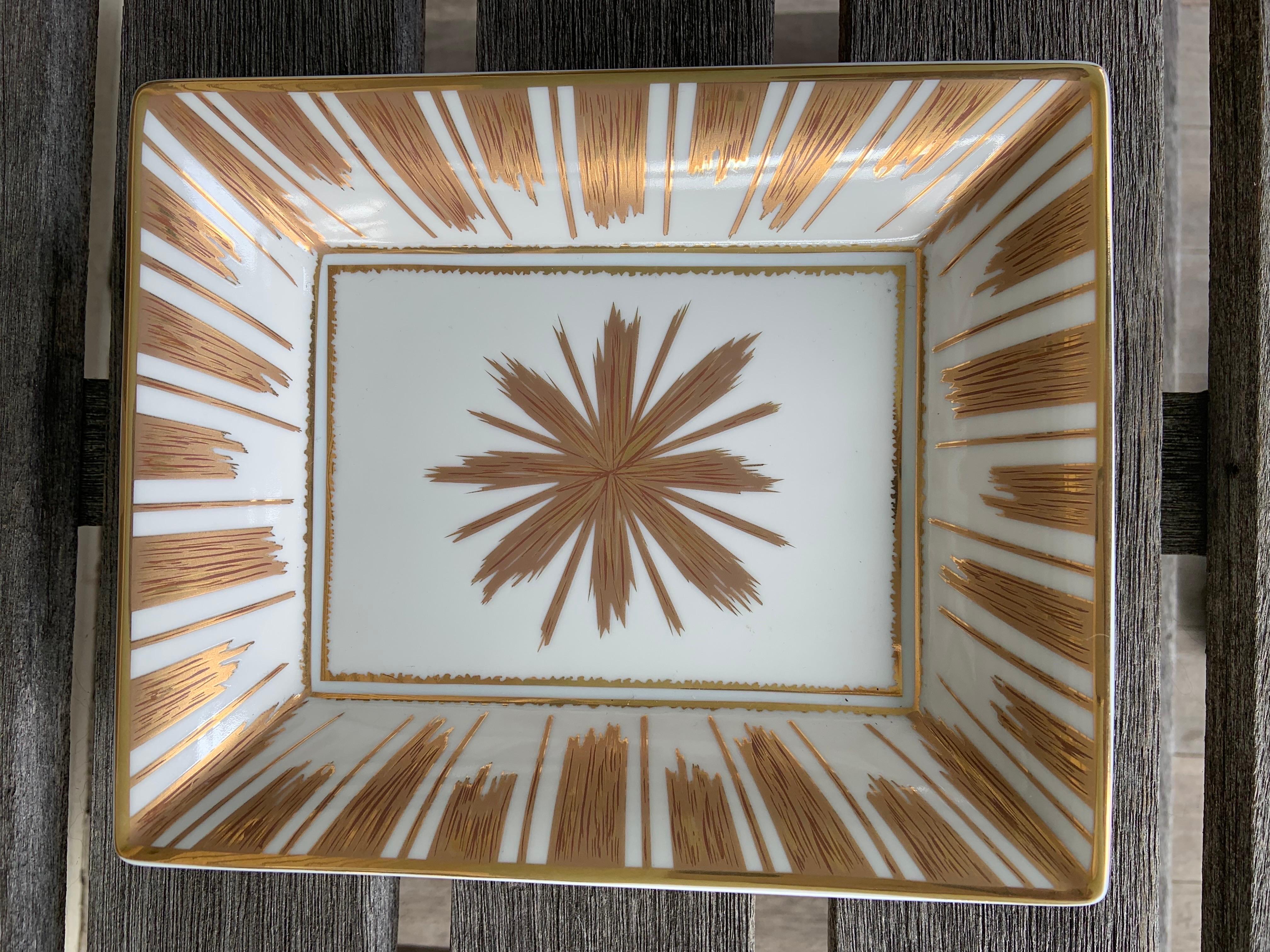 da uomo o donna Christian Lacroix per Christofle Vassoio decorato a stella in oro in vendita