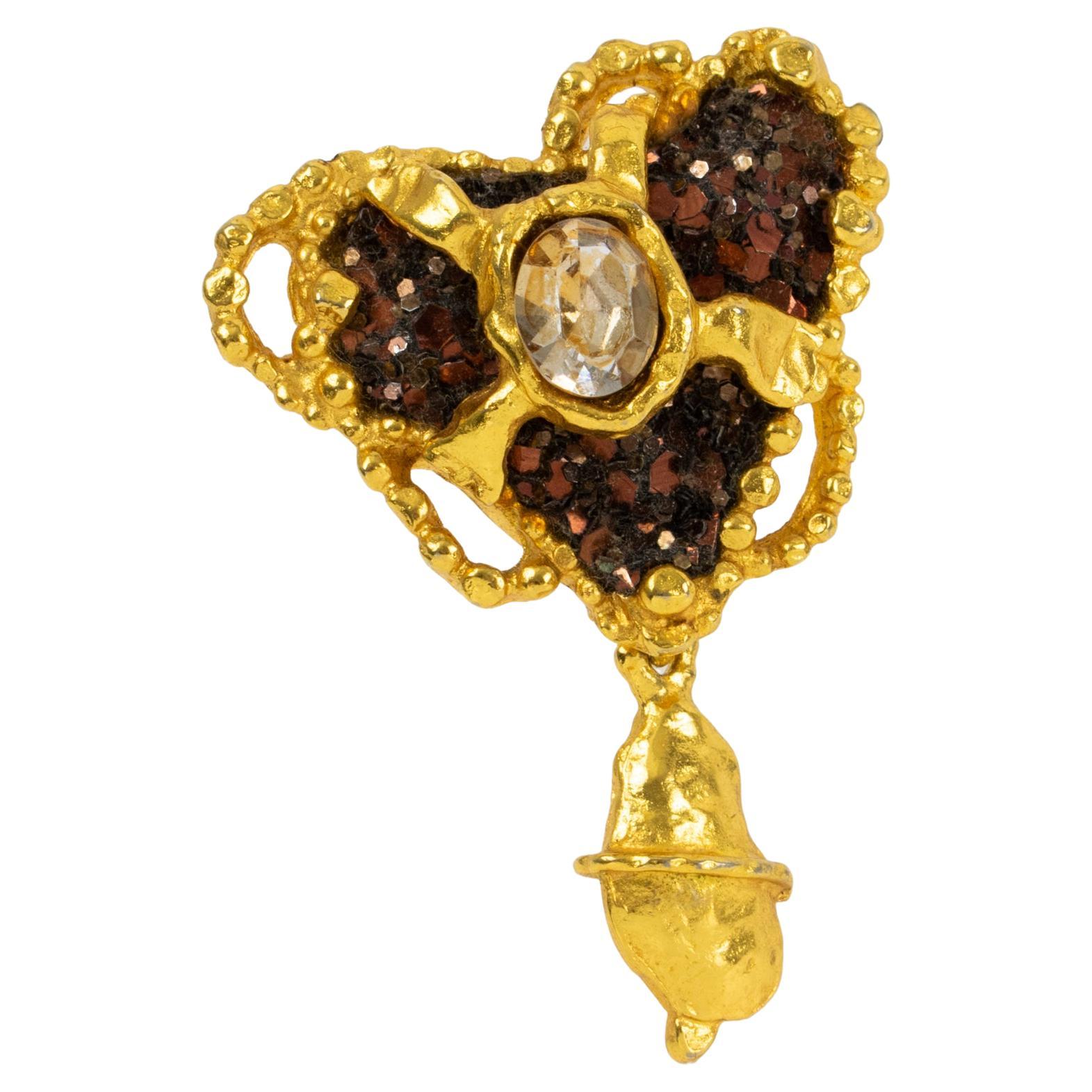 Christian Lacroix Broche en métal doré en forme de cœur baroque en vente